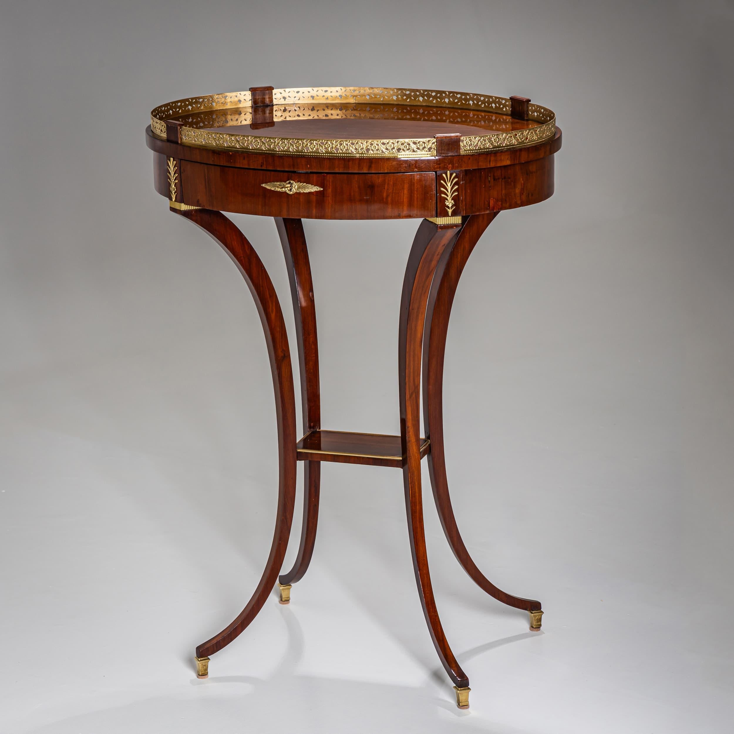 Autrichien Table d'appoint Empire ovale, début du 19e siècle en vente