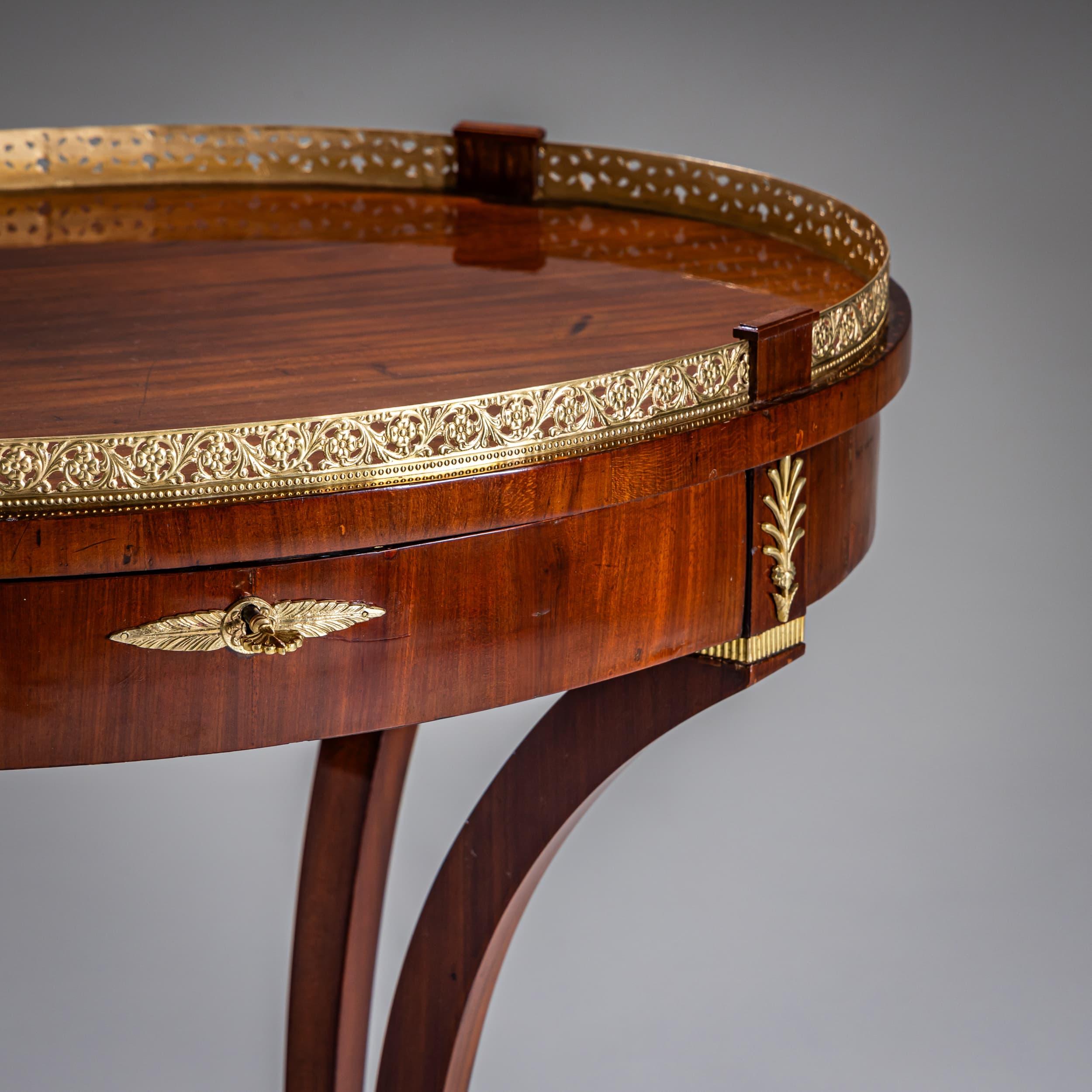 Placage Table d'appoint Empire ovale, début du 19e siècle en vente