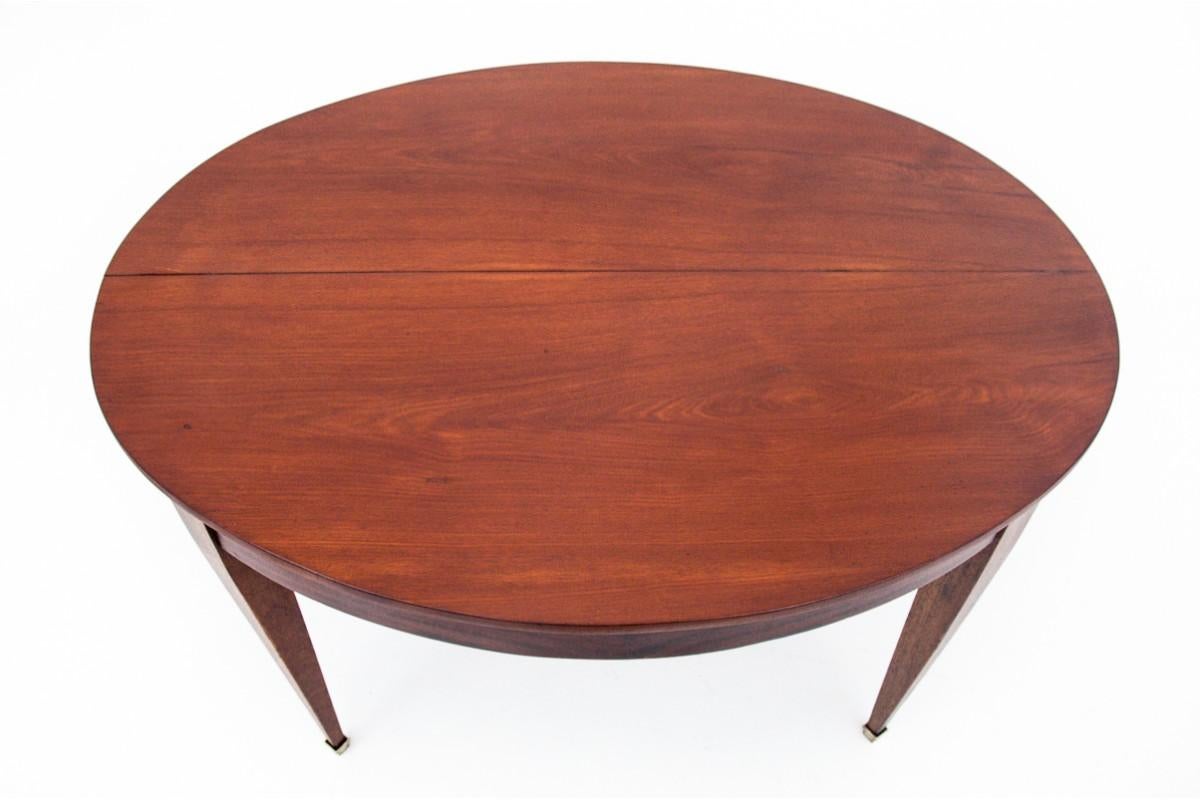 French Oval Empire table, France, circa 1880. After renovation. For Sale