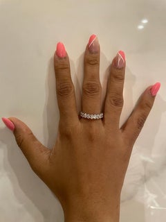 Anillo de eternidad ovalado de 3 quilates de oro de 18 quilates