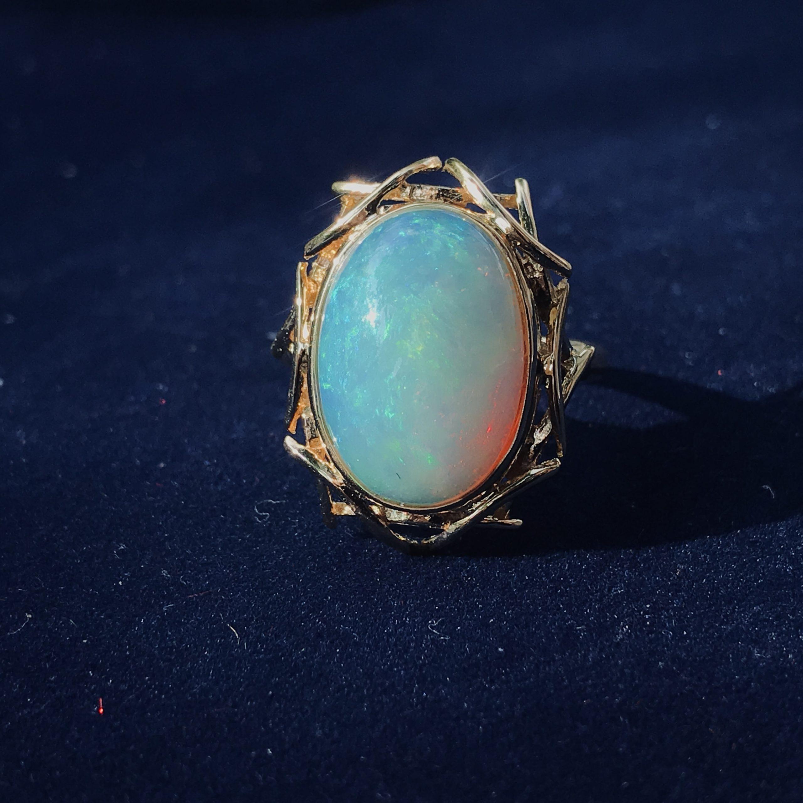 Women's or Men's Oval Ethiopian Opal Bird Nest Design Cocktail 18K Yellow Gold Ring For Sale