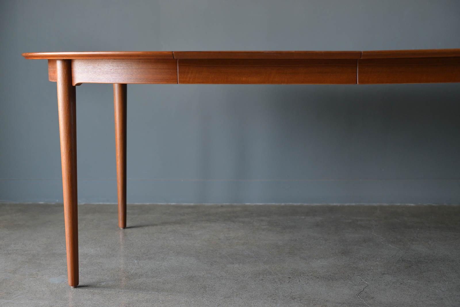 Scandinavian Modern Oval Expandable Dining Table by Niels Moller, circa 1960