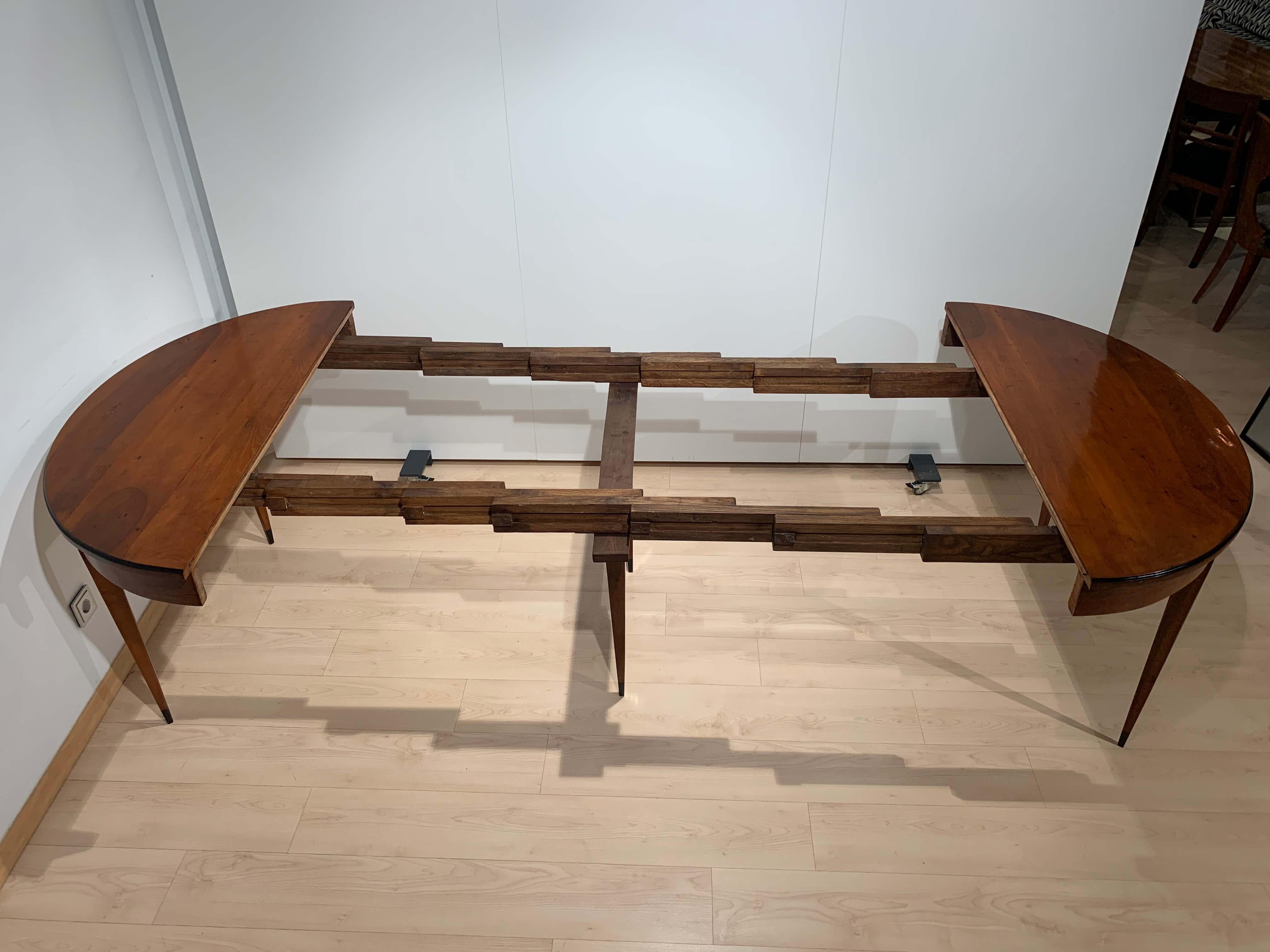 Oval Expandable Dining Table, Restauration, Walnut, France, circa 1820 12