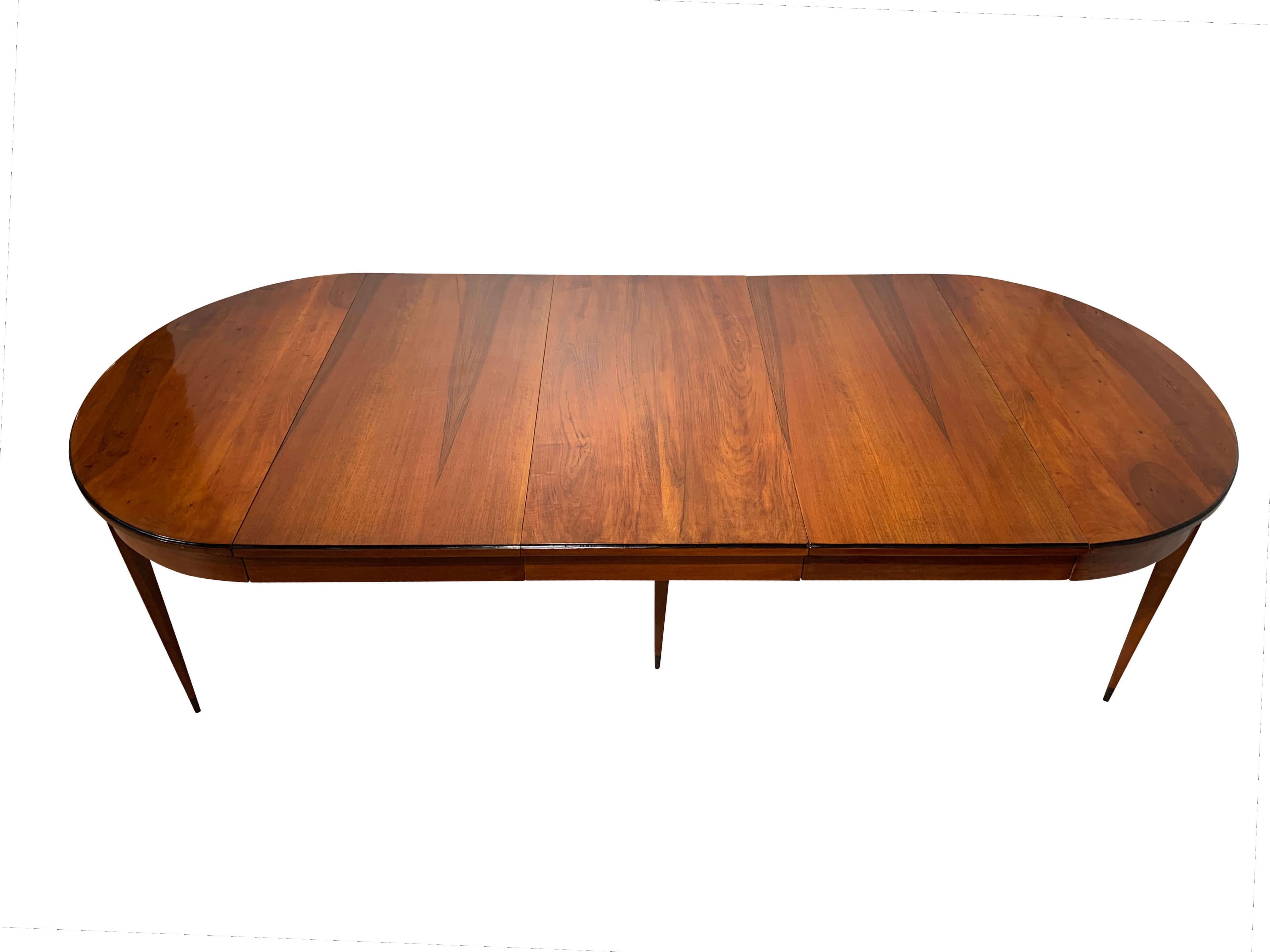 19th Century Oval Expandable Dining Table, Restauration, Walnut, France, circa 1820