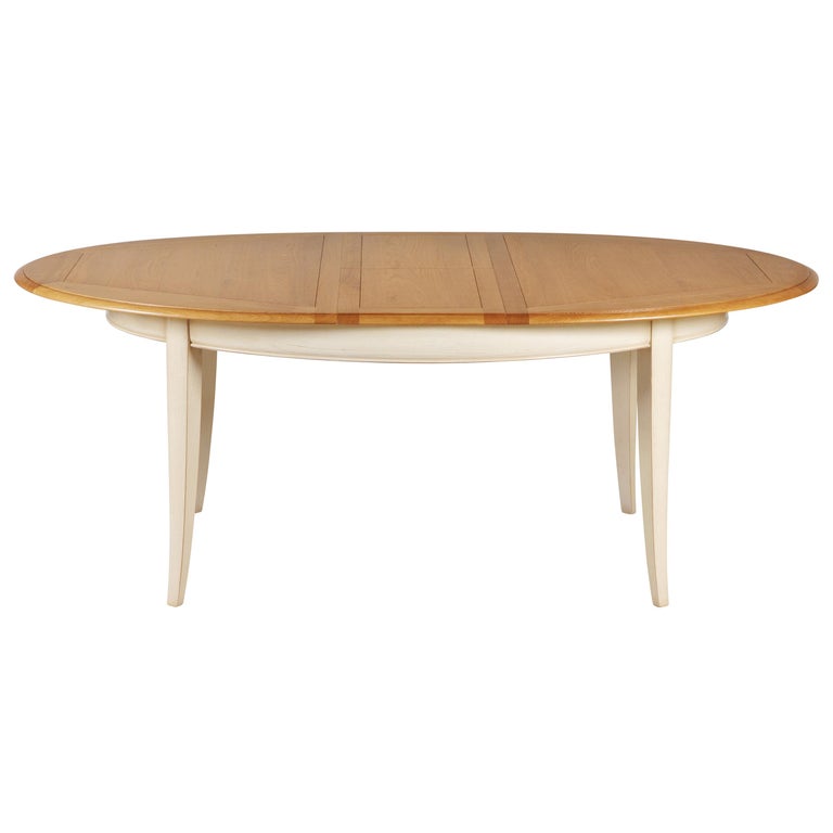 Oval Extensible Dining Table in solid Oak, in a French Countryside