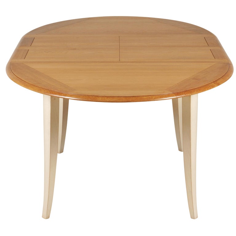 Oval Extensible Dining Table in solid Oak, in a French Countryside