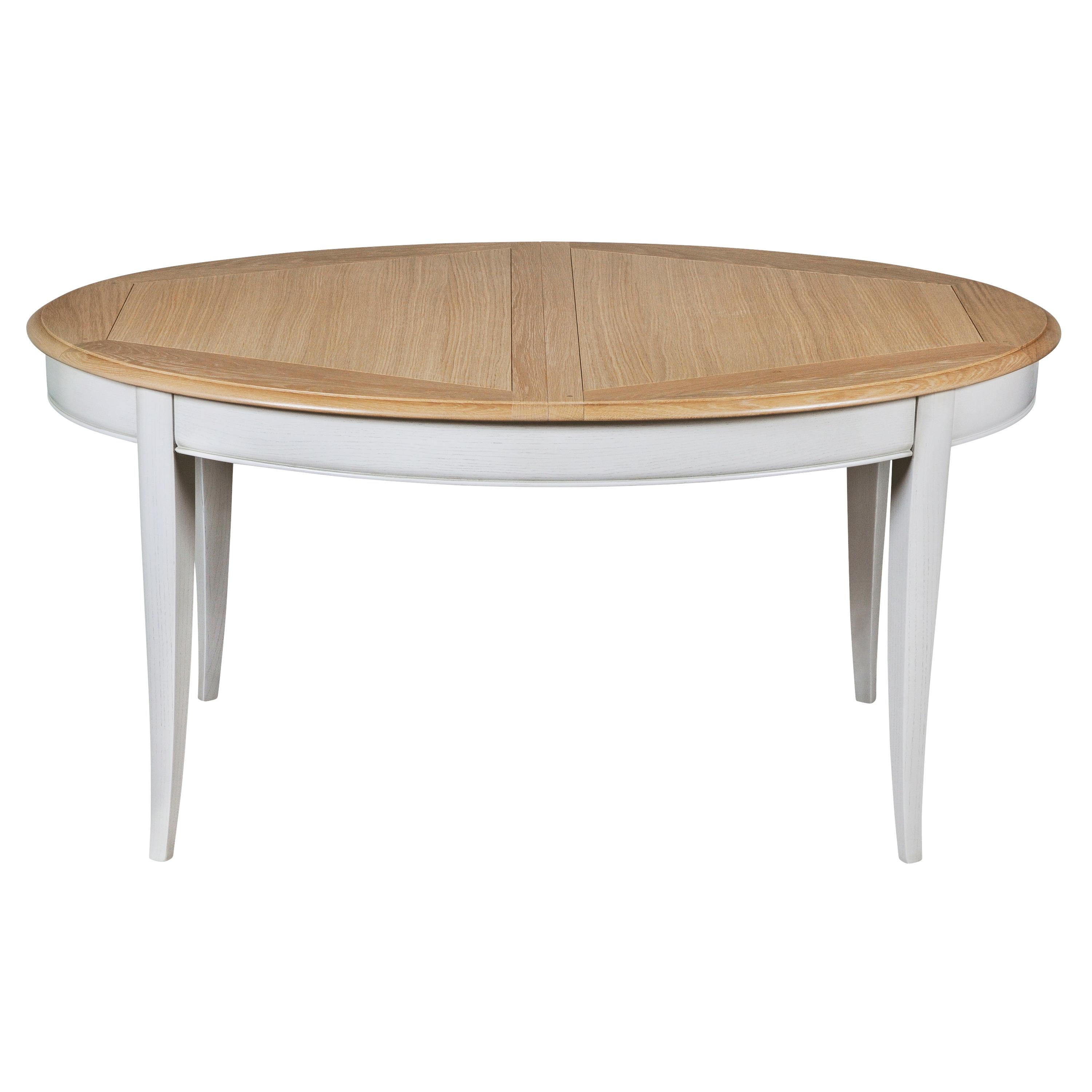 French whitened & pearl-grey lacquered oval Table in Oak with 2 extensions In New Condition For Sale In Landivy, FR