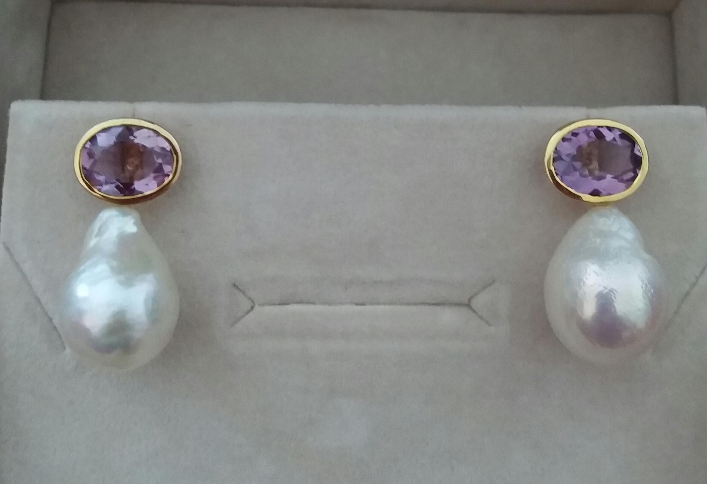 Oval Faceted Amethyst 14 Karat Yellow Gold Bezel Baroque Pearls Stud Earrings In Good Condition For Sale In Bangkok, TH