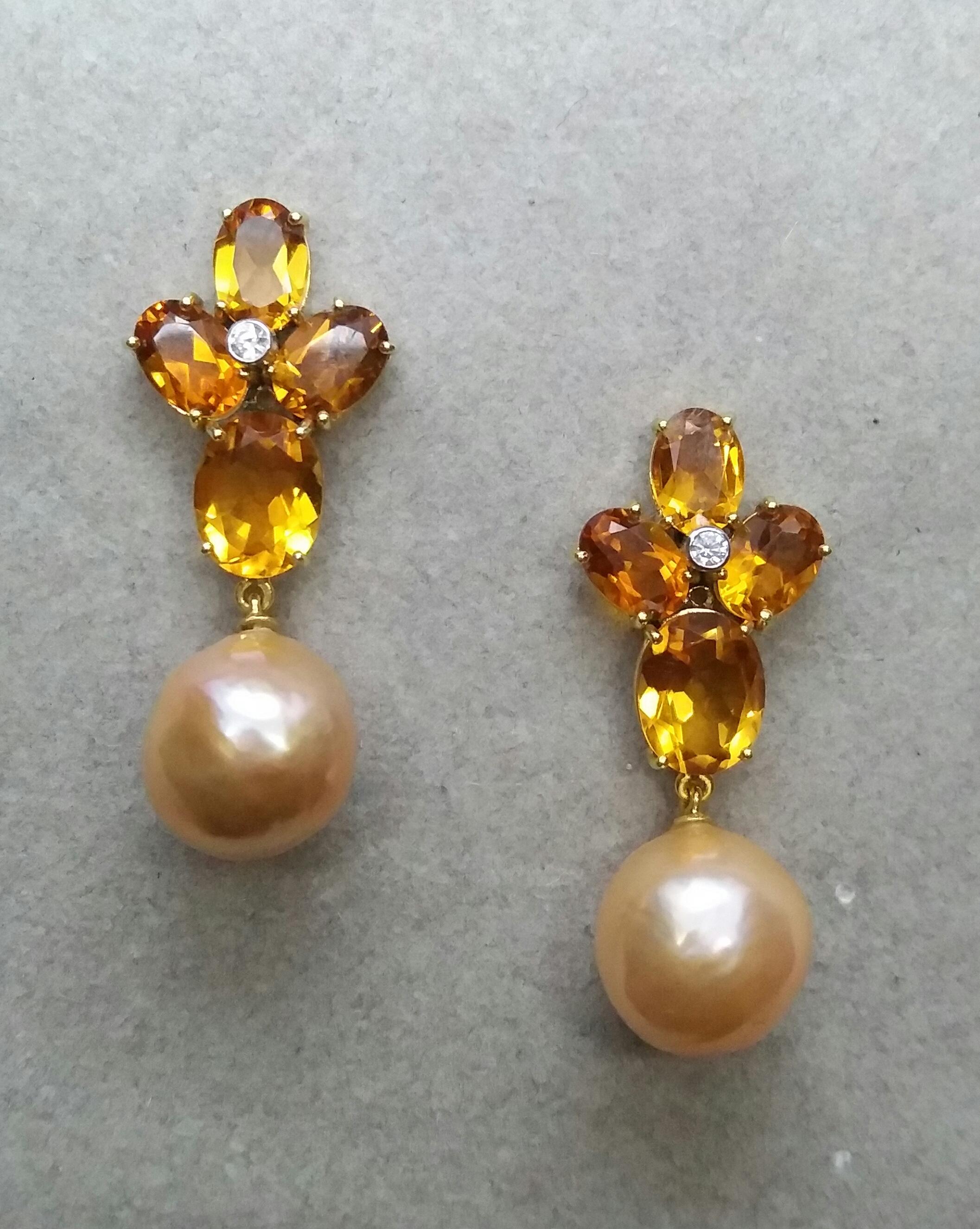 Elegant and completely handmade Earrings consisting of an upper part of 4 oval shape citrins set together in 14 Kt yellow gold with a small diamond in the center, at the bottom 2 Natural Cream Color Baroque Pearls measuring 11 mm. in diameter.
In