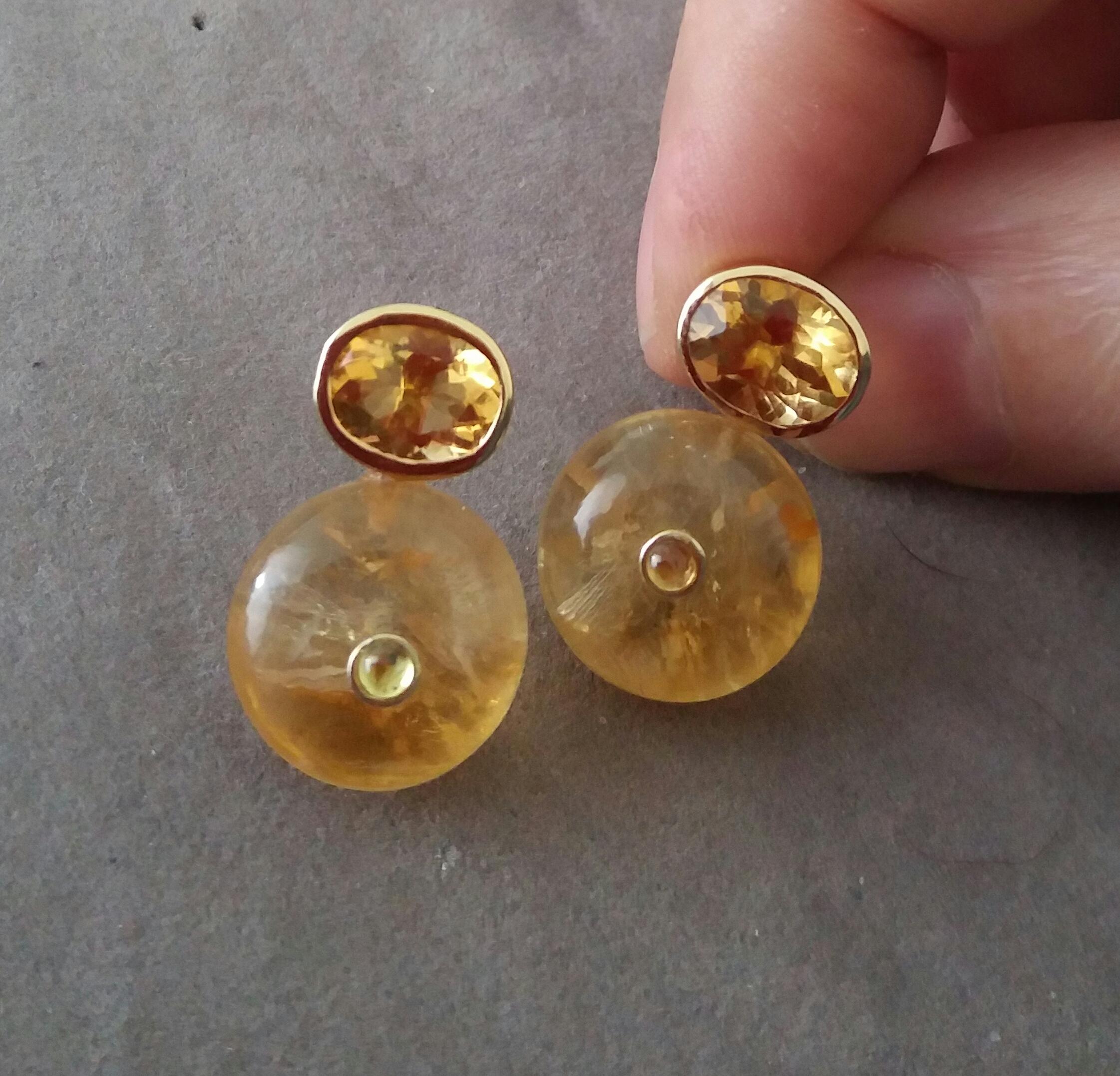 Clous d'oreilles en or 14 carats avec citrine ovale facettée et saphir jaune en forme de roue Excellent état - En vente à Bangkok, TH
