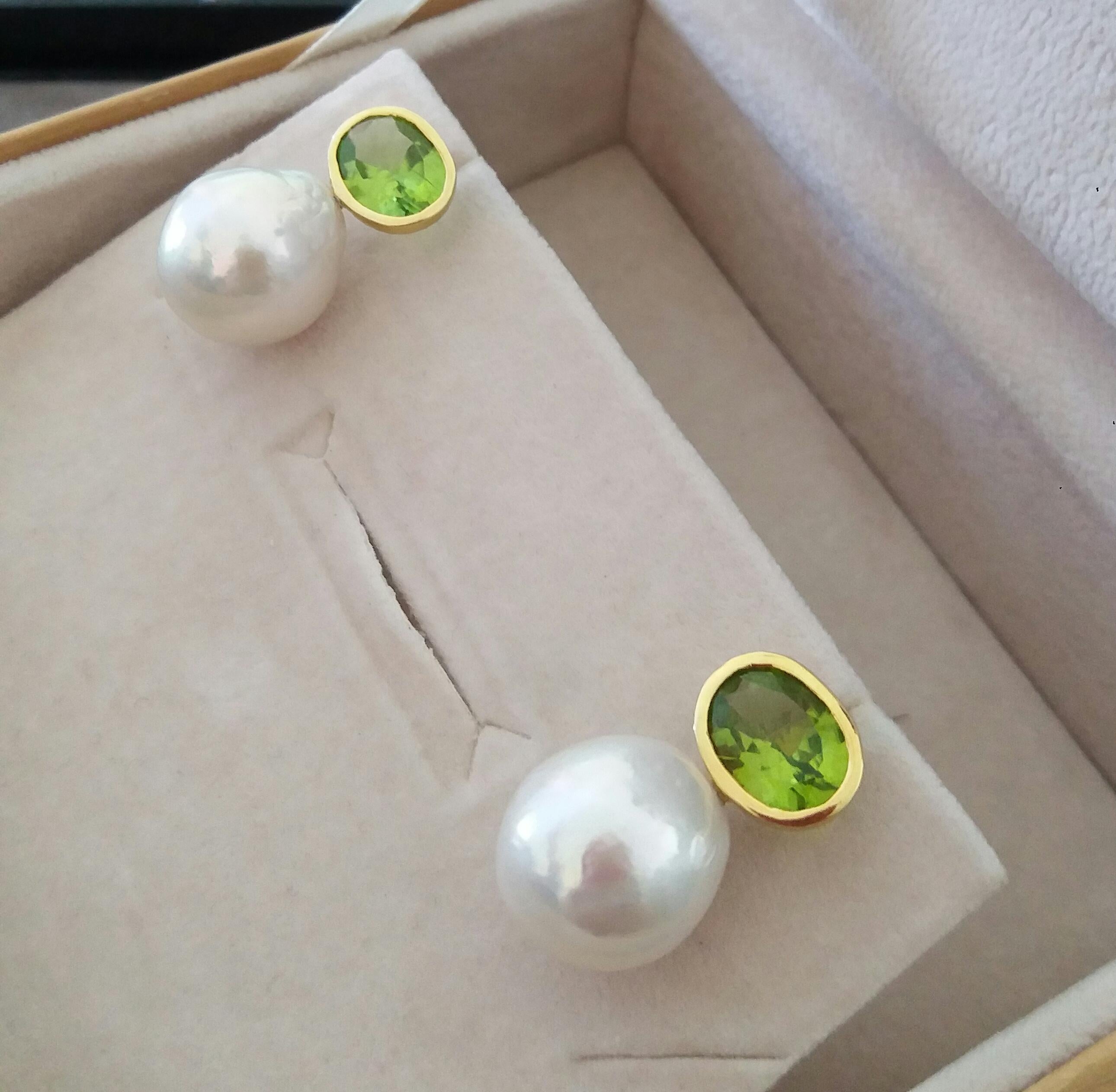 Oval Faceted Peridot 14 Karat Yellow Gold Bezel Baroque Pearls Stud Earrings For Sale 8