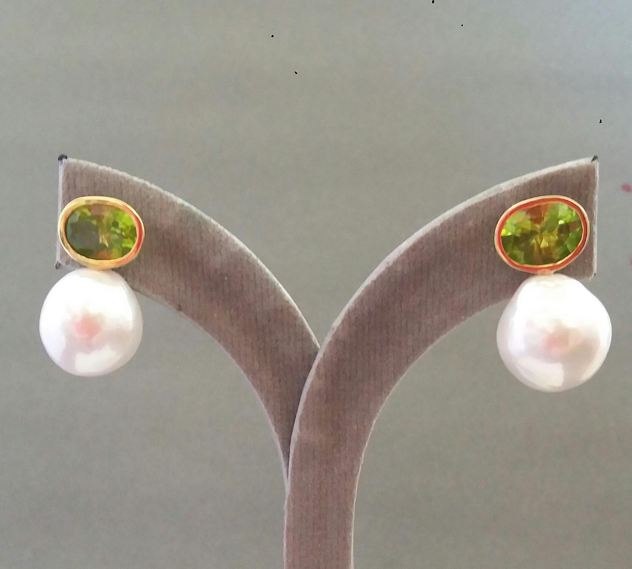 Oval Faceted Peridot 14 Karat Yellow Gold Bezel Baroque Pearls Stud Earrings For Sale 9