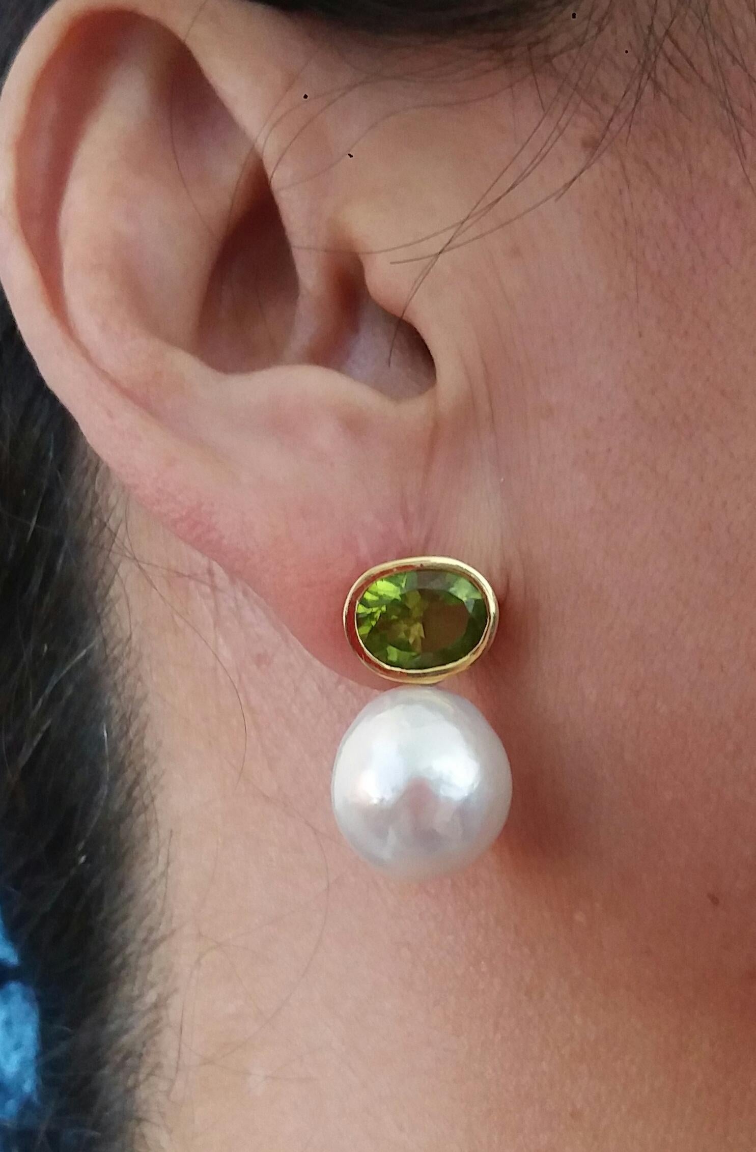 Oval Faceted Peridot 14 Karat Yellow Gold Bezel Baroque Pearls Stud Earrings For Sale 11
