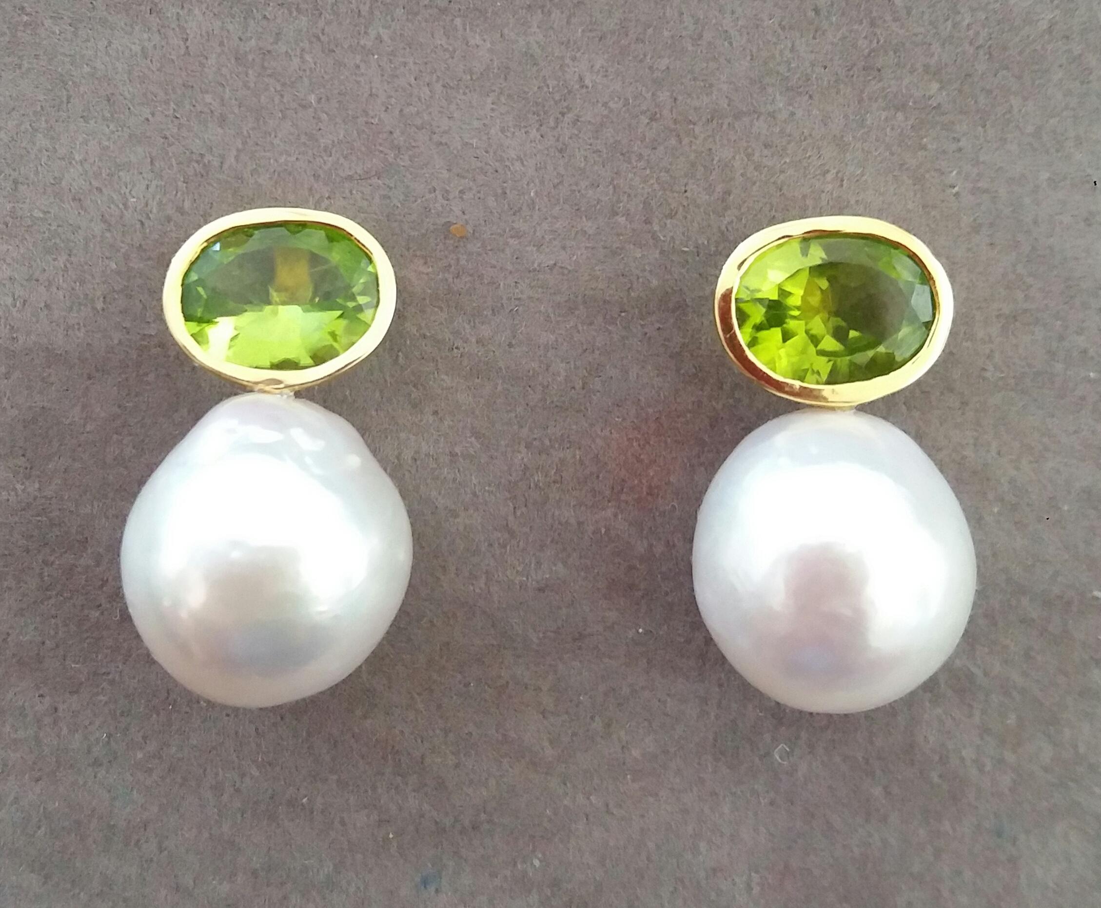 These simple but elegant earrings have 2 faceted Oval Shape Peridot size 8x10 mm set in yellow gold bezel at the top to which are suspended 2  White Baroque Pearls measuring 14 x 15 mm and weighing 37 carats

In 1978 our workshop started in Italy to