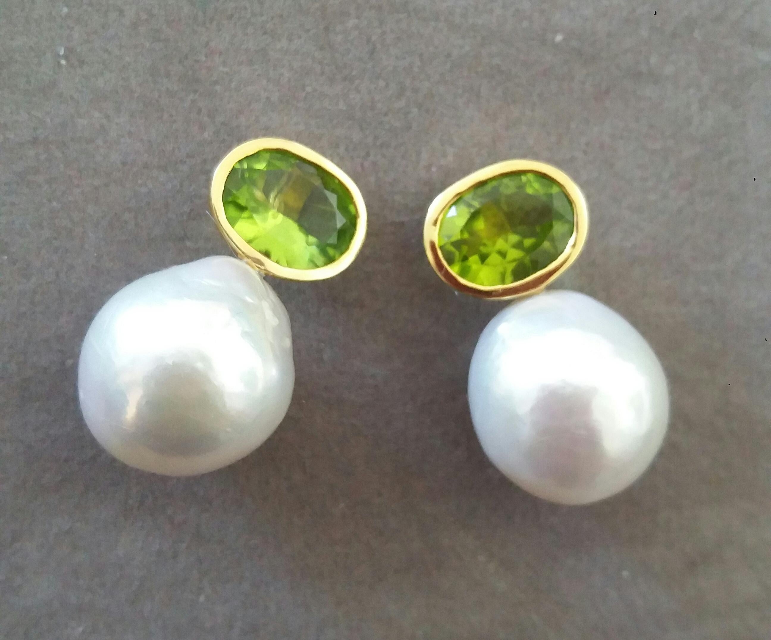 Oval Cut Oval Faceted Peridot 14 Karat Yellow Gold Bezel Baroque Pearls Stud Earrings For Sale