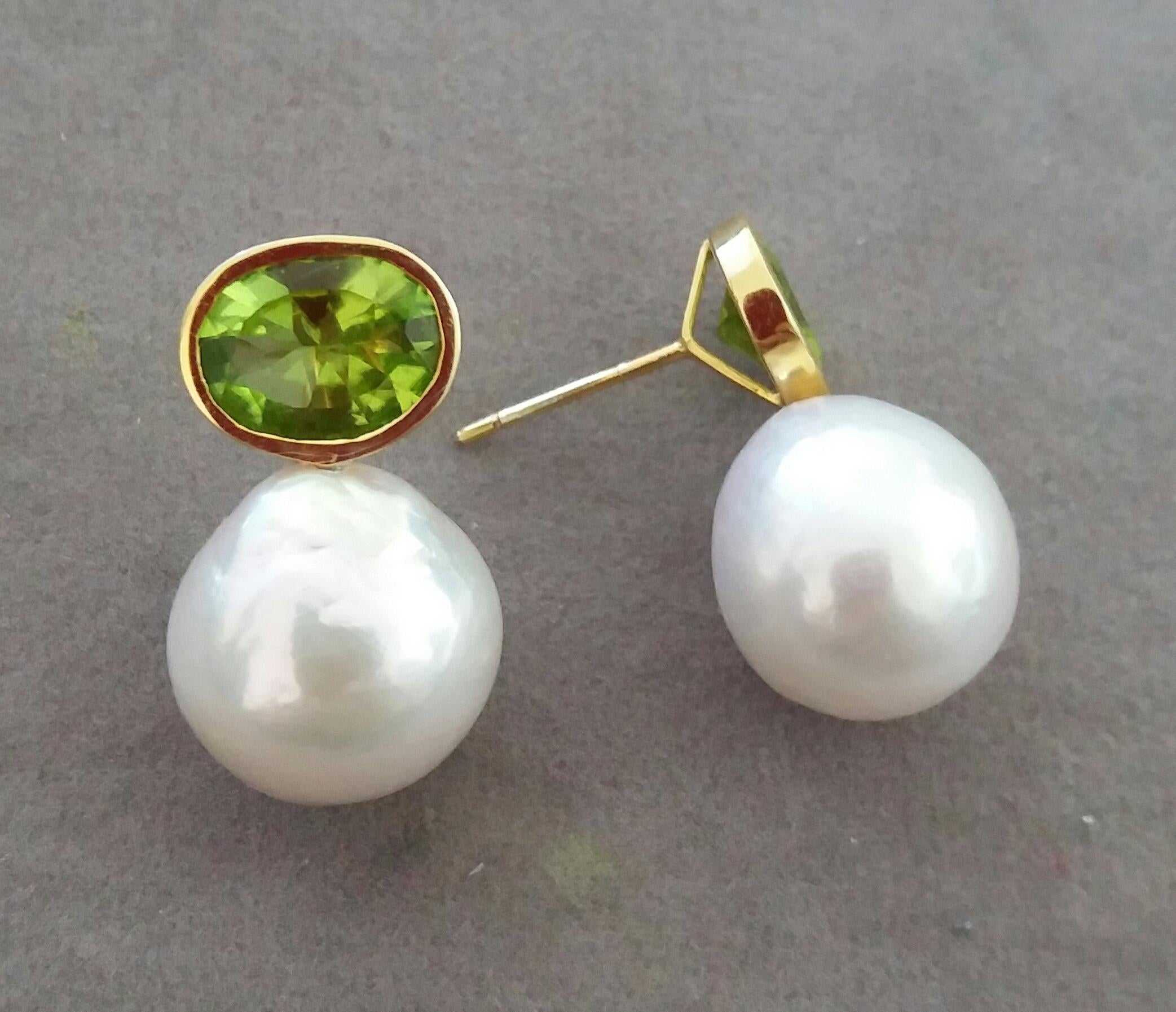 Women's Oval Faceted Peridot 14 Karat Yellow Gold Bezel Baroque Pearls Stud Earrings For Sale