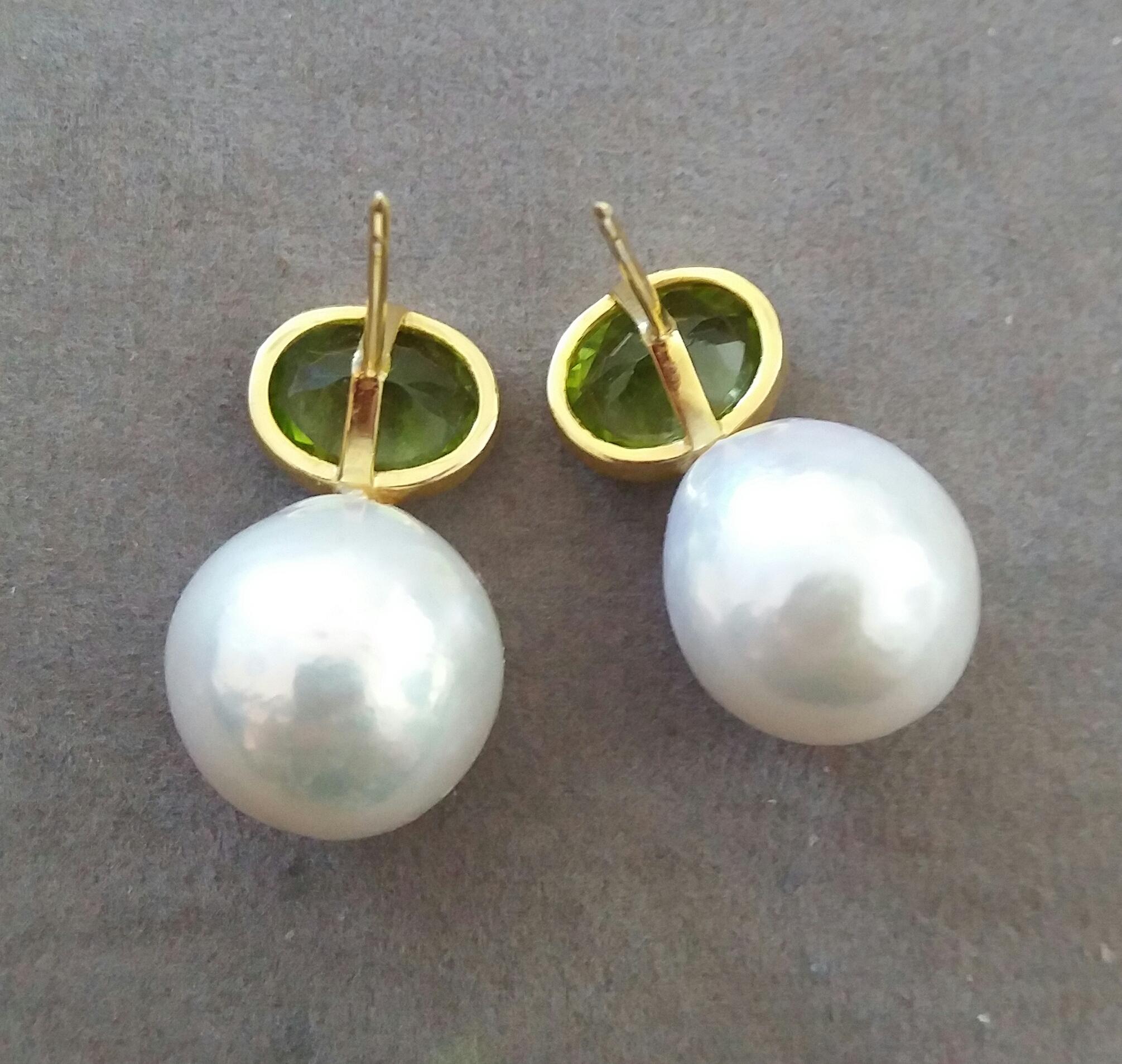 Oval Faceted Peridot 14 Karat Yellow Gold Bezel Baroque Pearls Stud Earrings For Sale 1