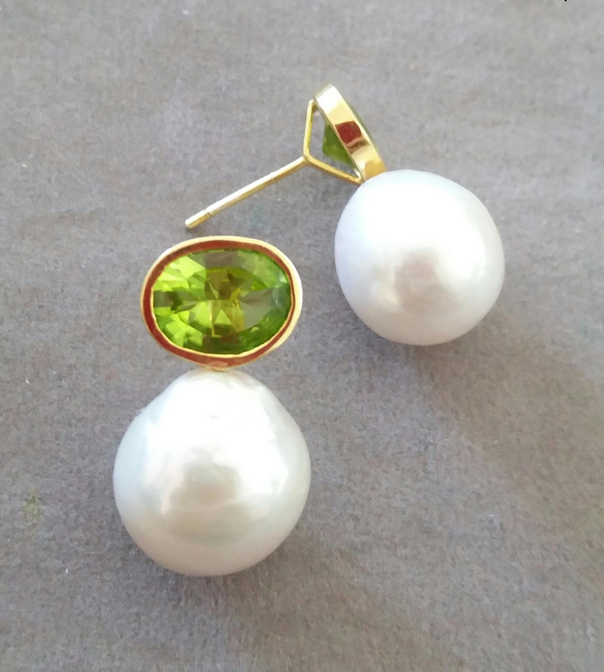 Oval Faceted Peridot 14 Karat Yellow Gold Bezel Baroque Pearls Stud Earrings For Sale 2