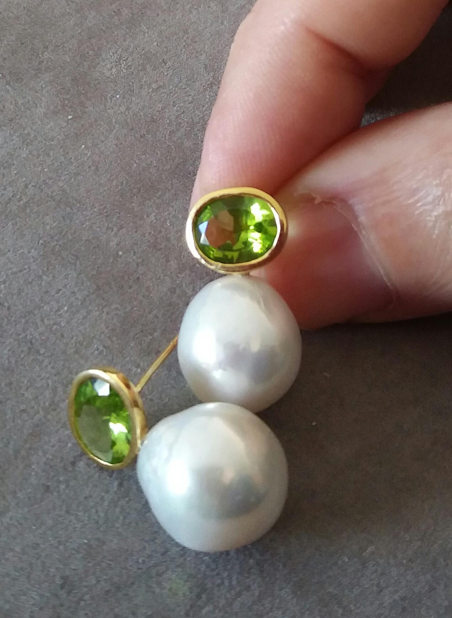 Oval Faceted Peridot 14 Karat Yellow Gold Bezel Baroque Pearls Stud Earrings For Sale 3