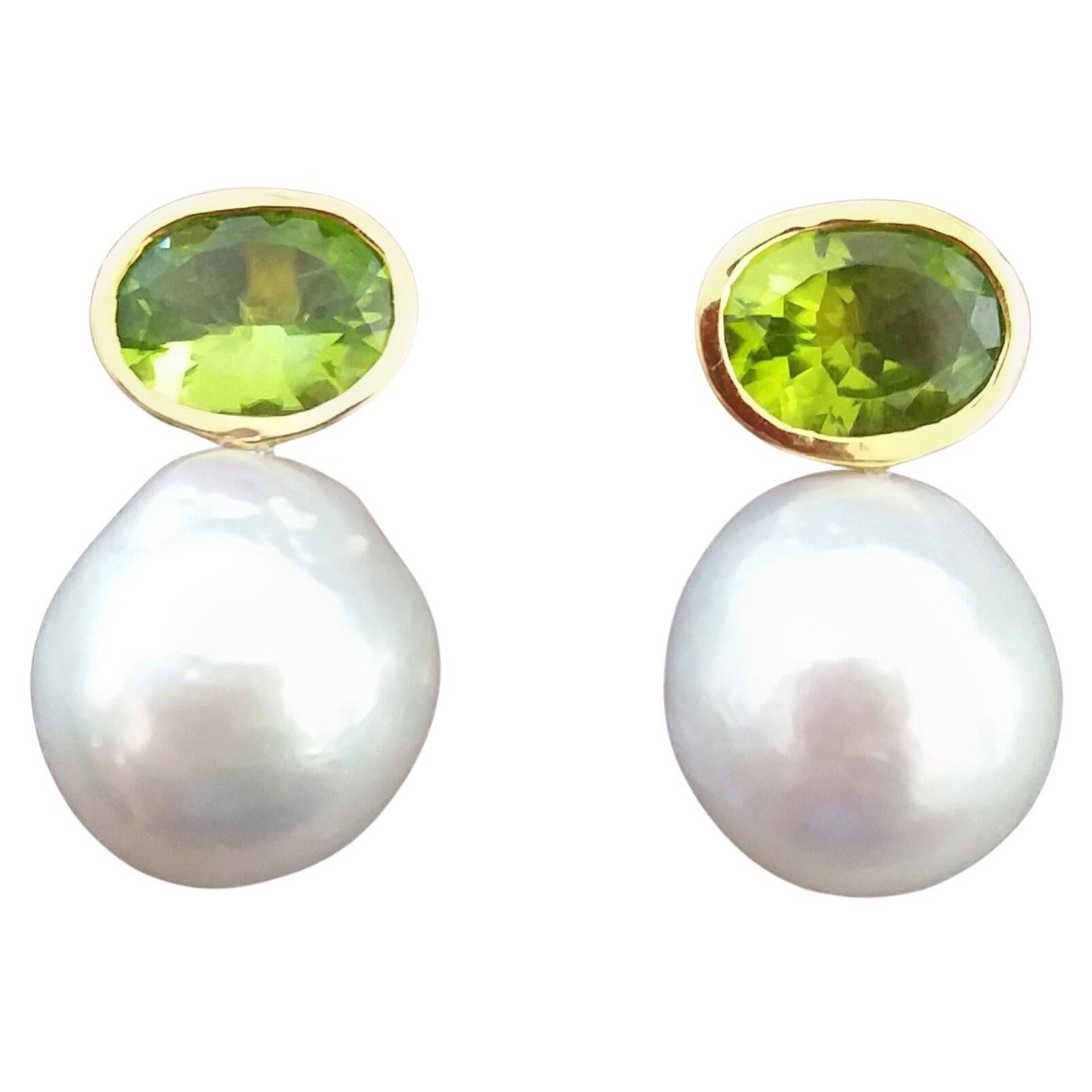 Oval Faceted Peridot 14 Karat Yellow Gold Bezel Baroque Pearls Stud Earrings