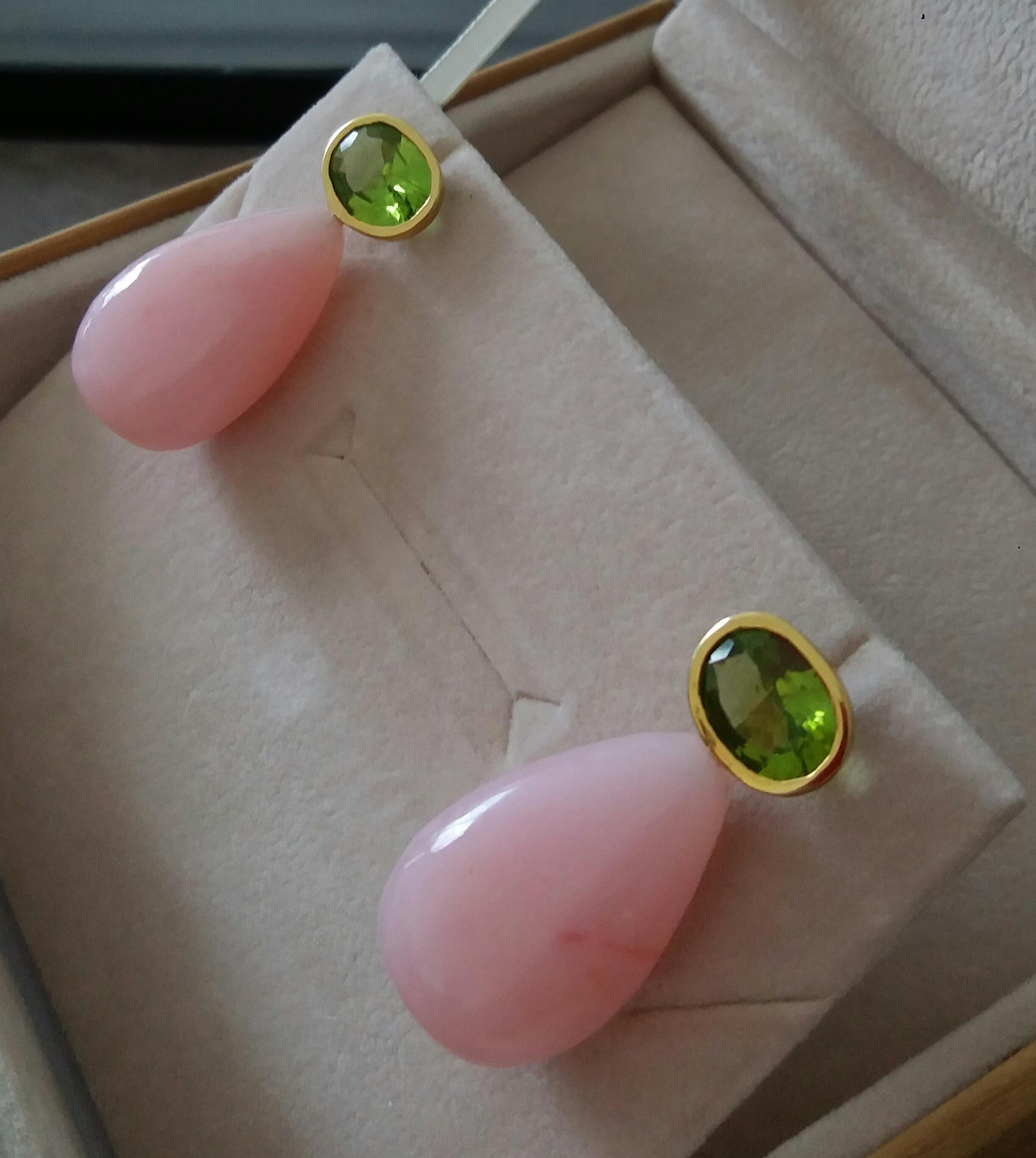 Oval Faceted Peridot 14 Karat Yellow Gold Bezel Pink Opal Plain Drops Earrings For Sale 3
