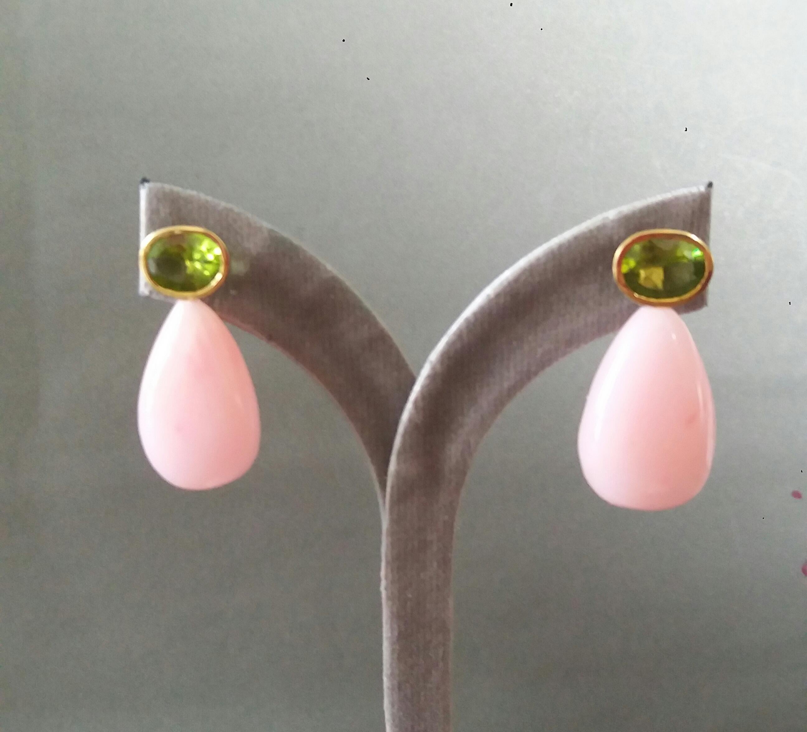 Oval Faceted Peridot 14 Karat Yellow Gold Bezel Pink Opal Plain Drops Earrings For Sale 4