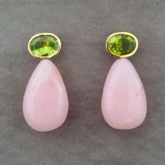 Ovaler facettierter Peridot 14 Karat Gelbgold Lünette Rosa Opal Plain Tropfenohrringe