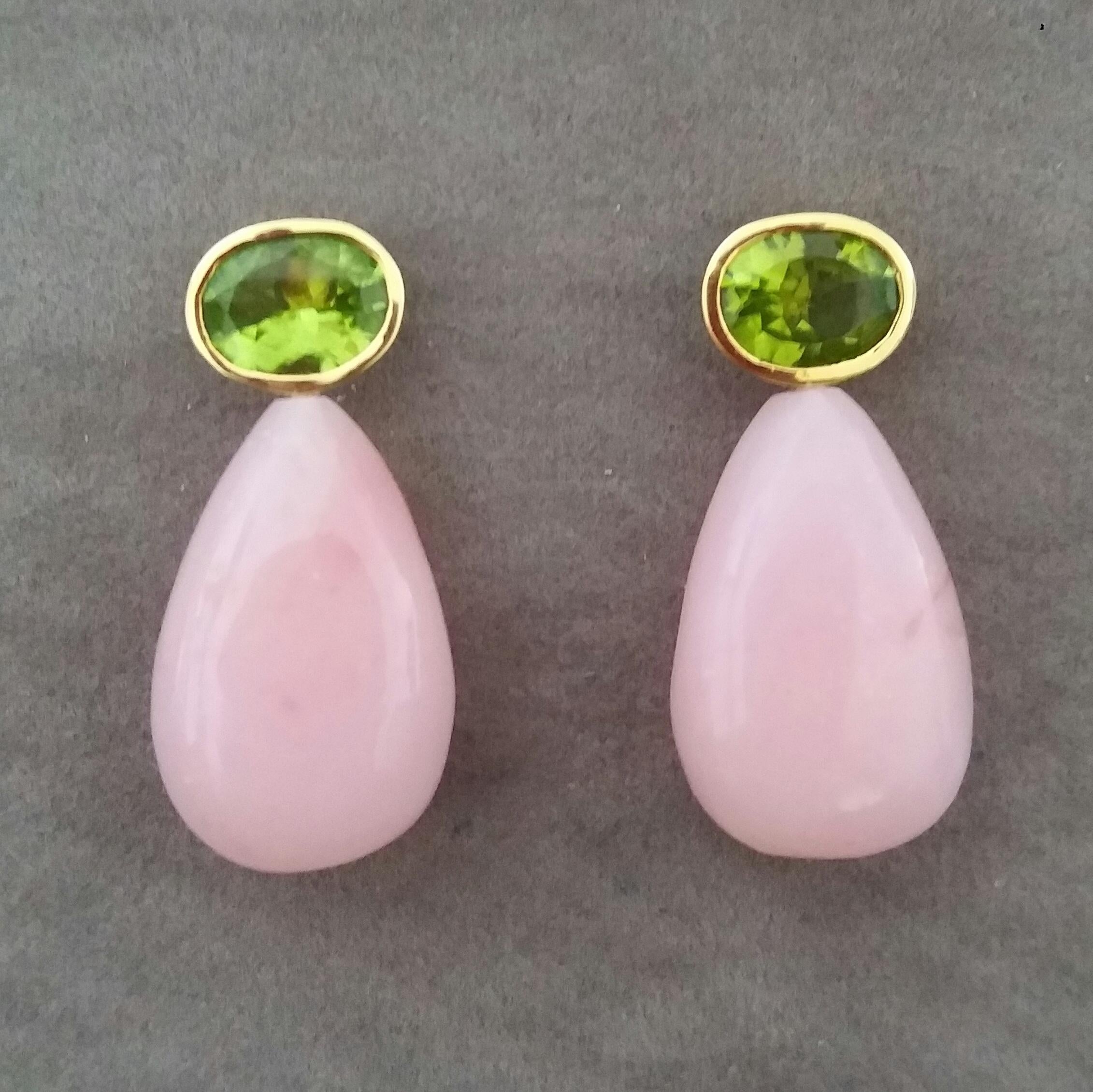 These simple but elegant earrings have 2 faceted Oval Shape Peridot size 8x10 mm set in yellow gold bezel at the top to which are suspended 2 Pink Opal Plain Round Drops measuring 16 x 25 mm.

In 1978 our workshop started in Italy to make