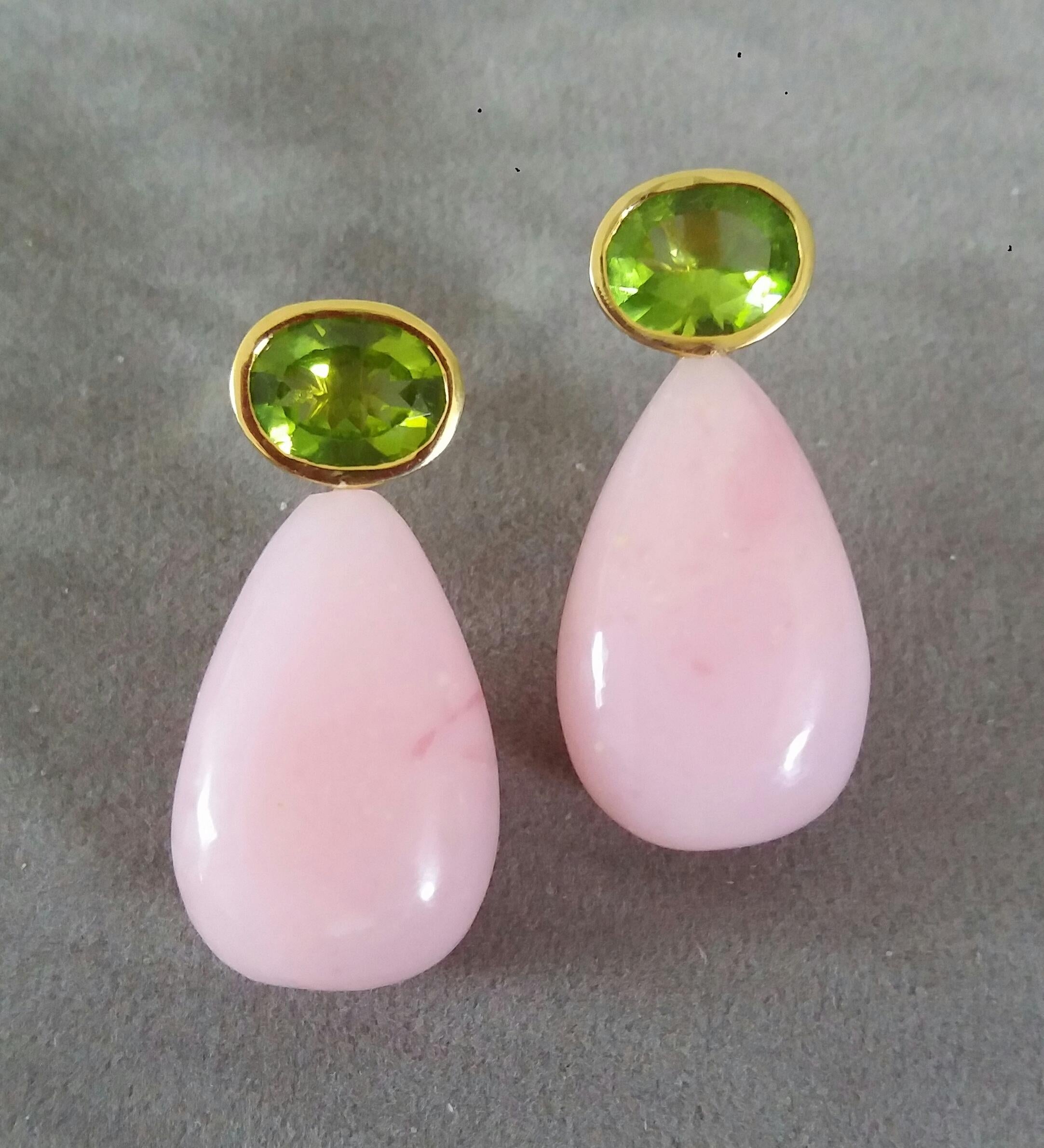 Women's Oval Faceted Peridot 14 Karat Yellow Gold Bezel Pink Opal Plain Drops Earrings For Sale