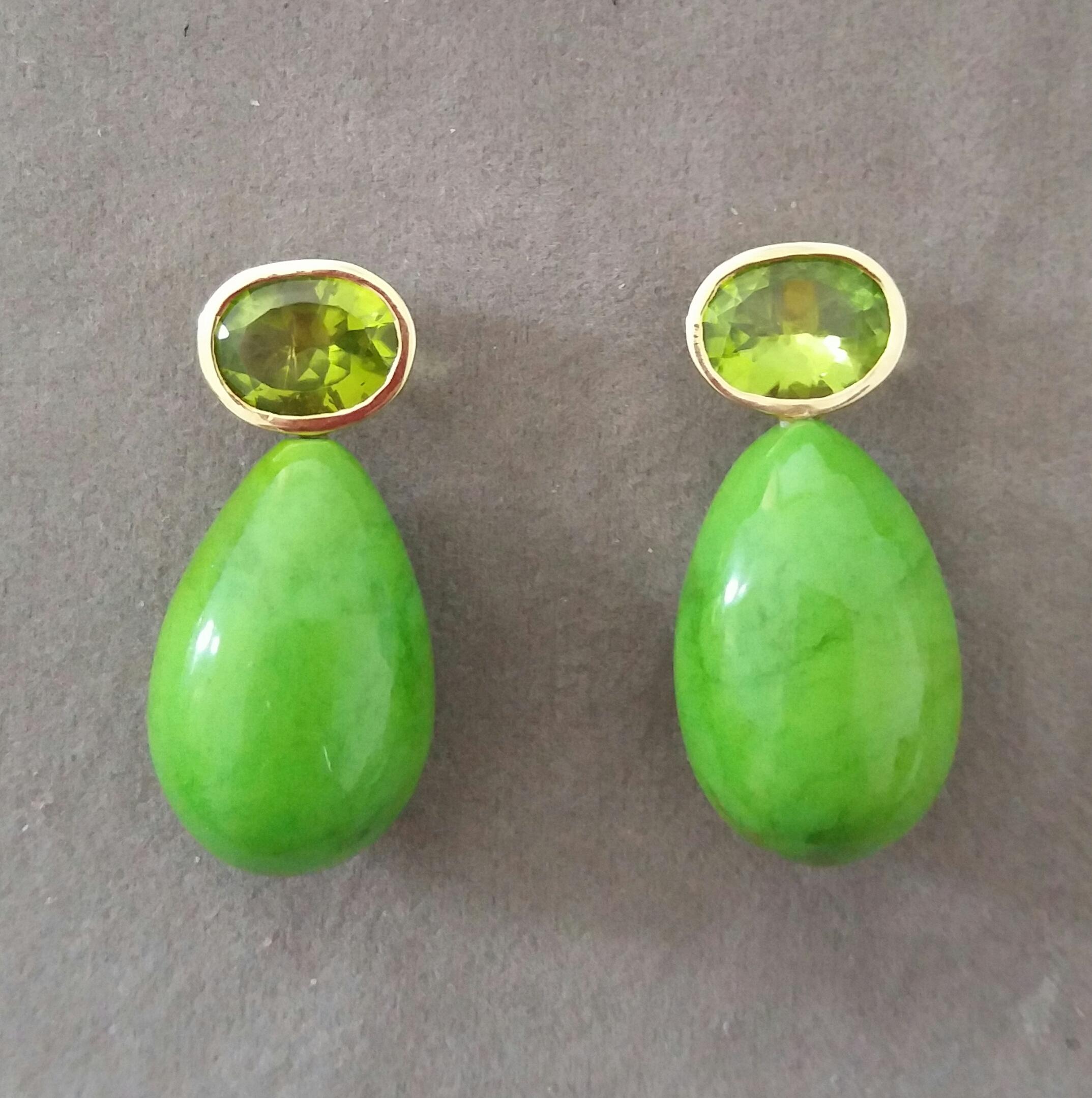 Simple chic stud earrings with a pair of Oval Cut Peridots measuring 8mm x10 mm set in solid 14 Kt. yellow gold on the top and in the lower parts 2 Turkmenistan Green Turquoise Round Drops measuring 14x22 mm.
In 1978 our workshop started in Italy to