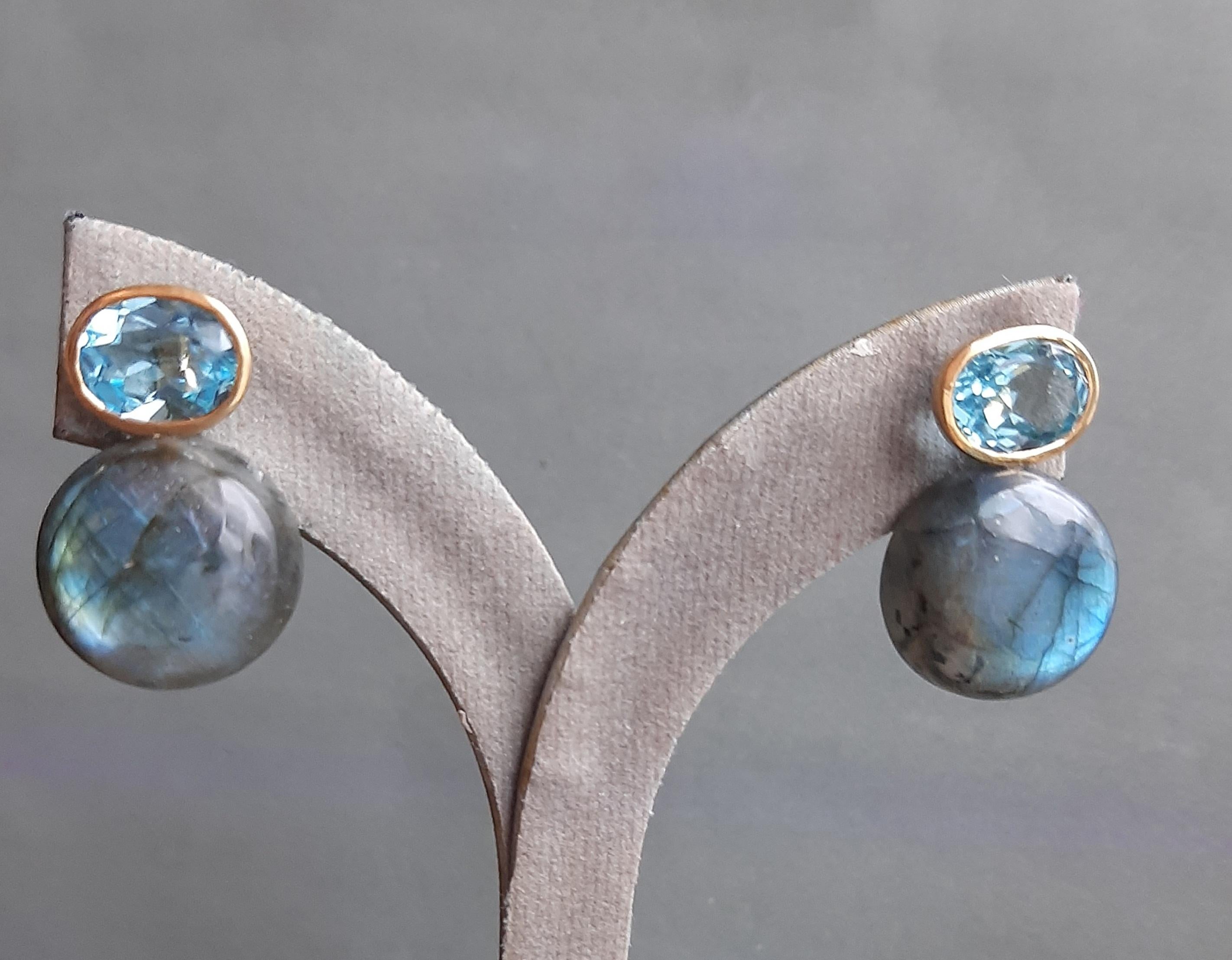 Artigiano Orecchino a bottone ovale sfaccettato in oro 14k con labradorite tonda e semplice in vendita