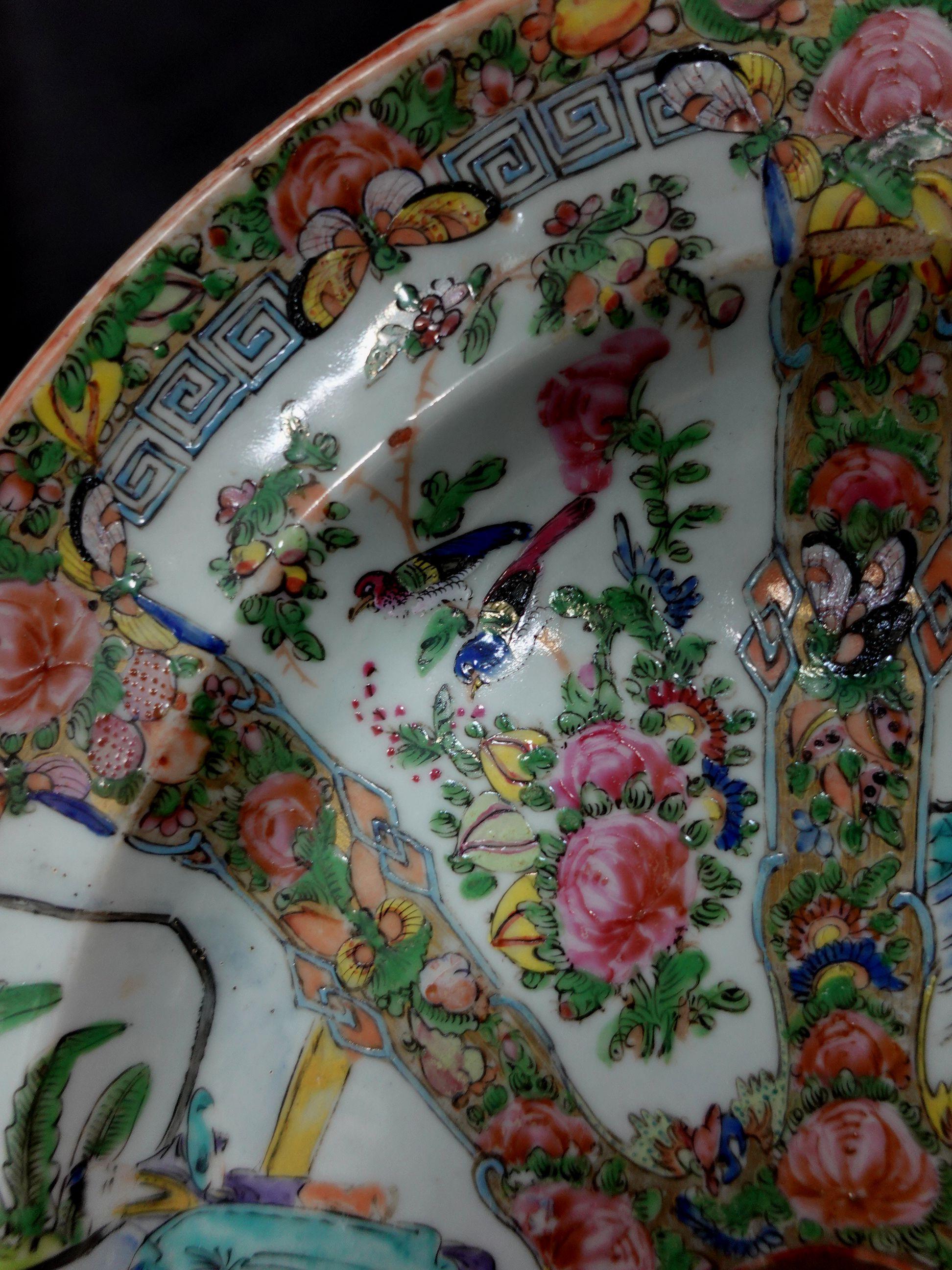 Oval Famille Rose Export Porcelain Platter, 19th Century 3