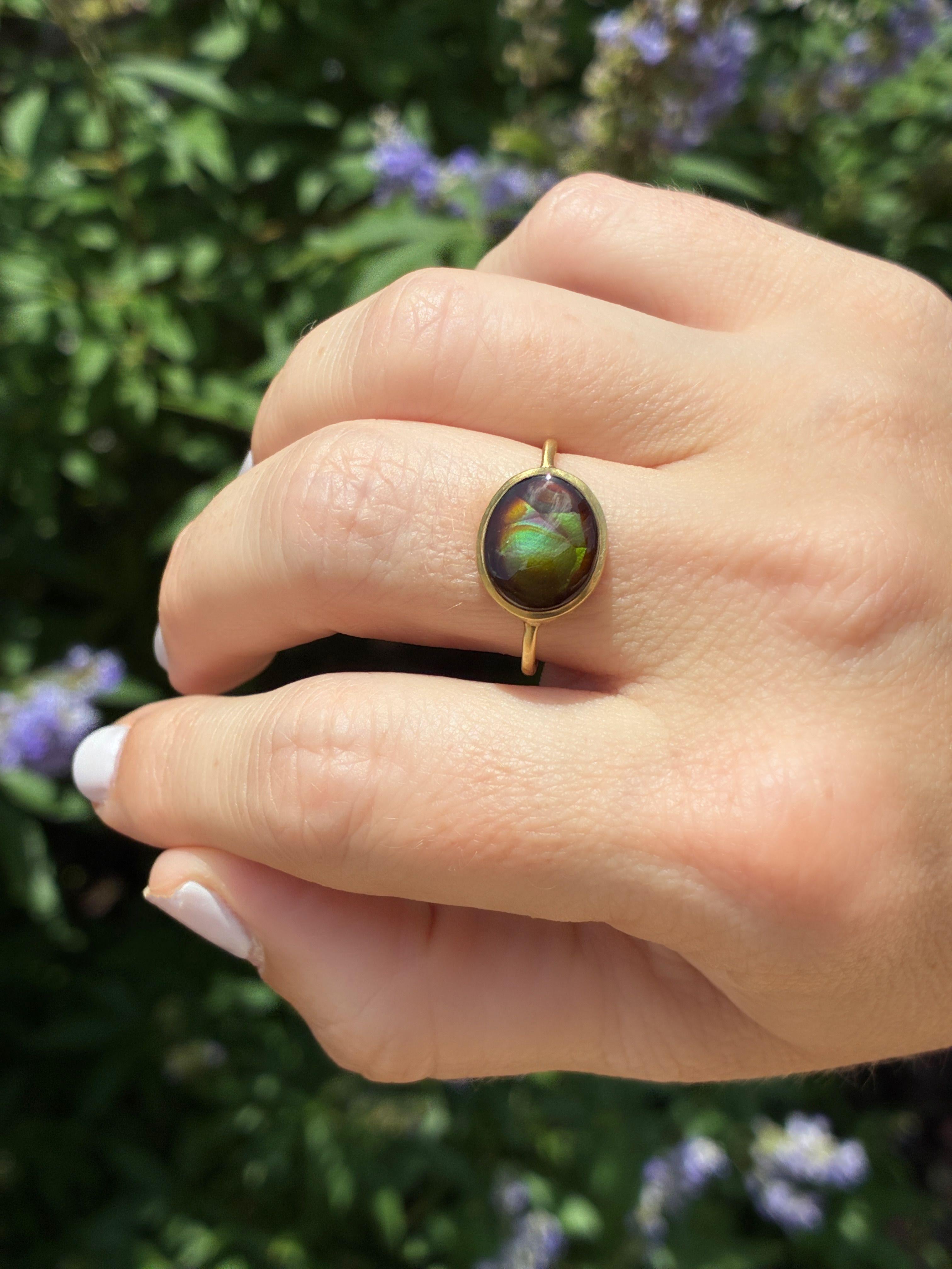 Anello ovale di agata di fuoco cabochon in oro giallo, unico nel suo genere, Kothari 2024 In condizioni Nuovo in vendita a Dallas, TX