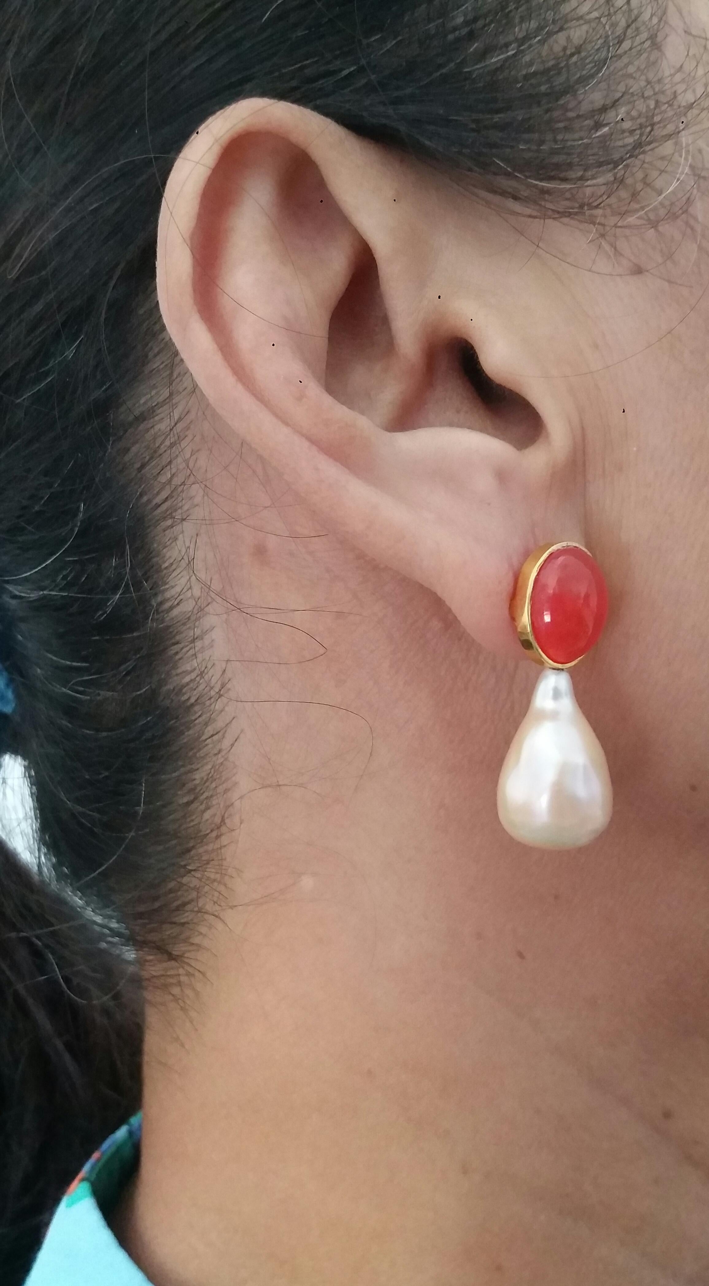 Boucles d'oreilles en or 14 carats avec cabochons ovales d'opale de feu de couleur crème et perles baroques en vente 5