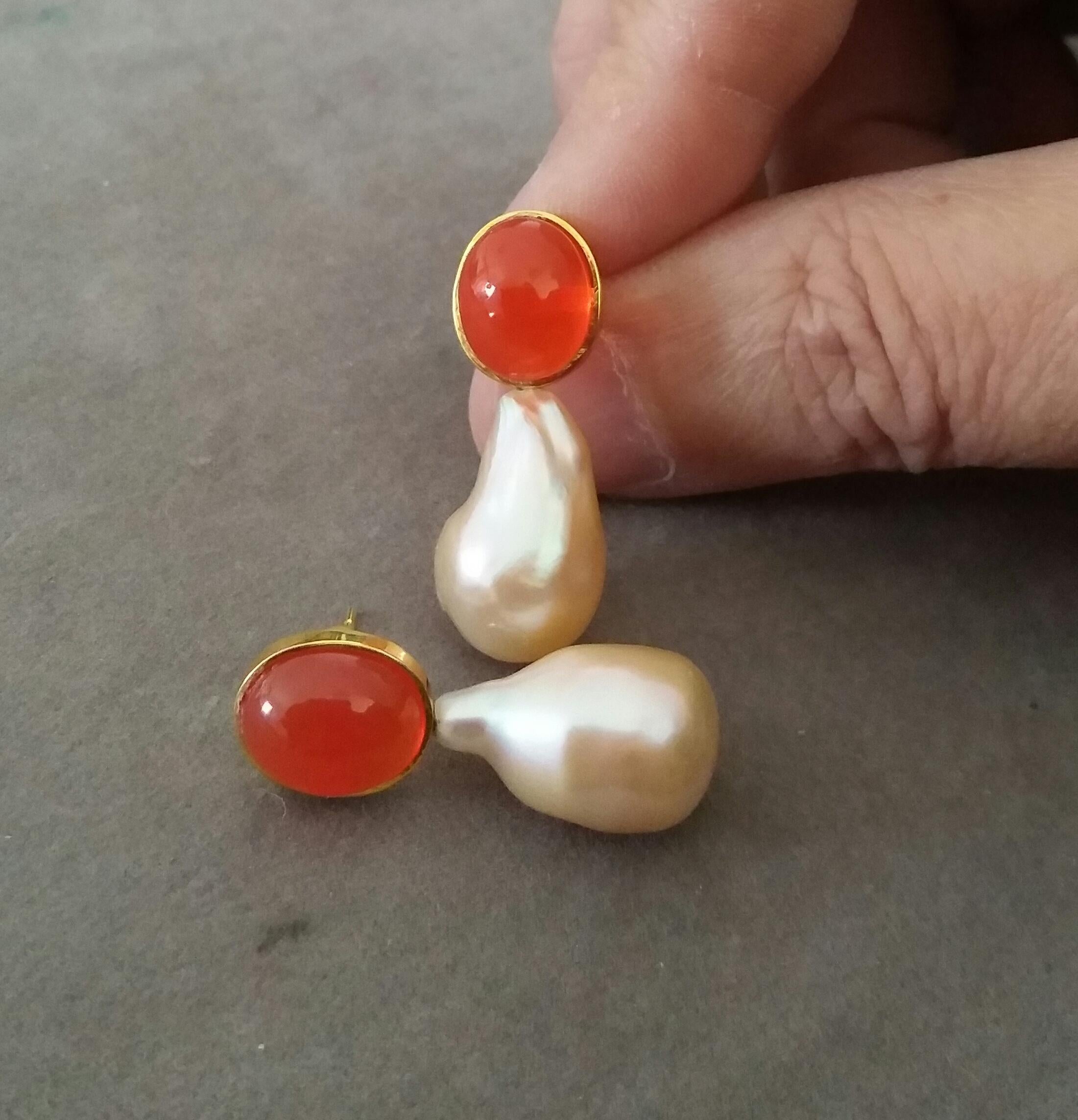 Oval Fire Opal Cabochons Cream Color Baroque Pearls 14K Gold Bezel Stud Earrings In Good Condition For Sale In Bangkok, TH