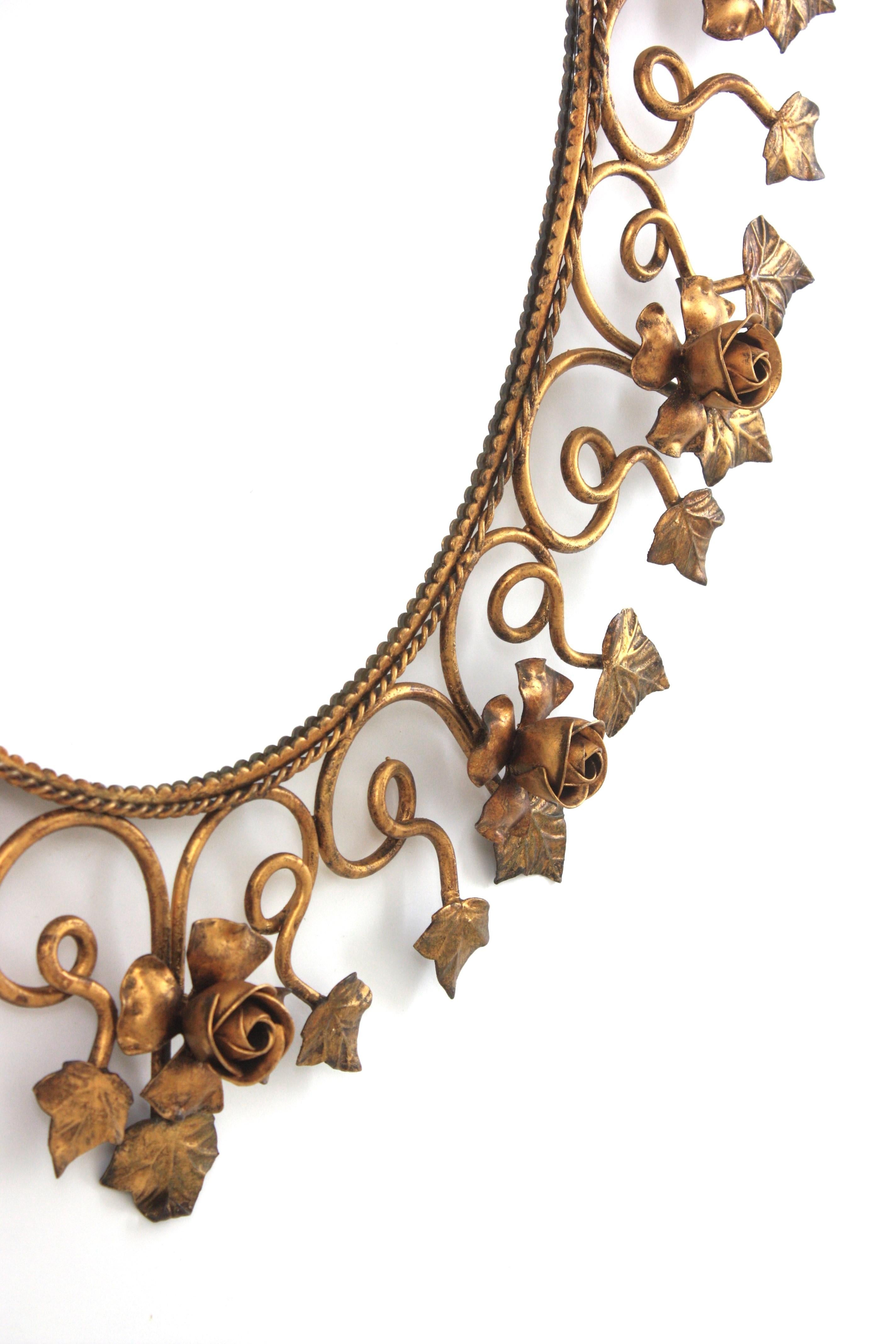 Oval Floral Foliage Large Wall Mirror in Gilt Metal, Hollywood Regency In Good Condition For Sale In Barcelona, ES