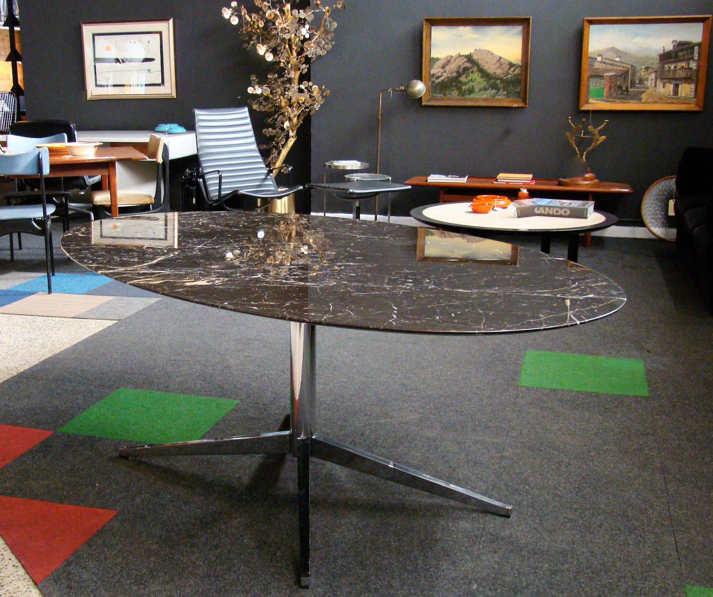 Oval Florence Knoll Table/Desk in Chrome with Black Malochite Marble, circa 1972 3