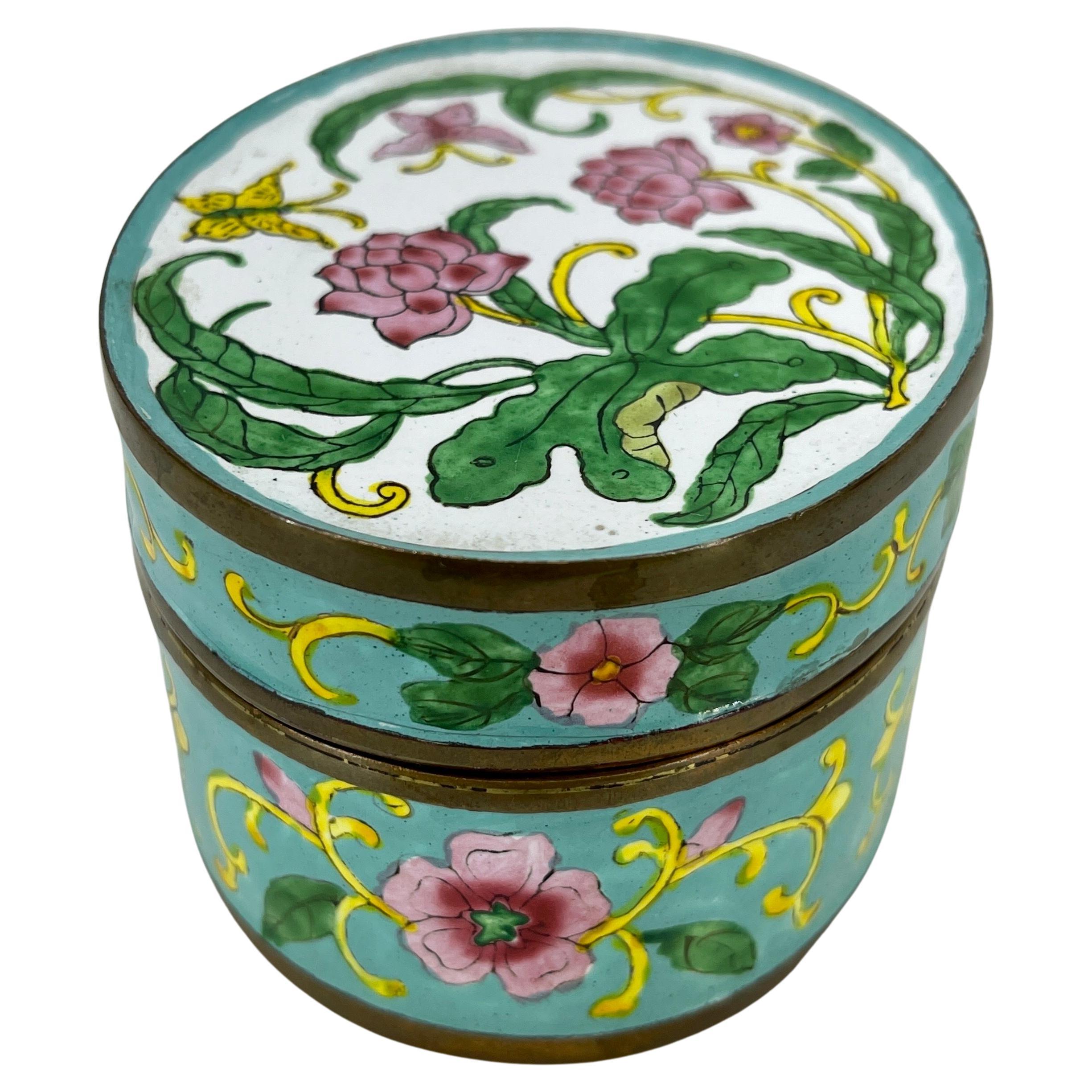 Antique Oval Cloisonné Enamel Jewelry box with flower decoration, China 1930's. The inside of the box has a strong green enamel.