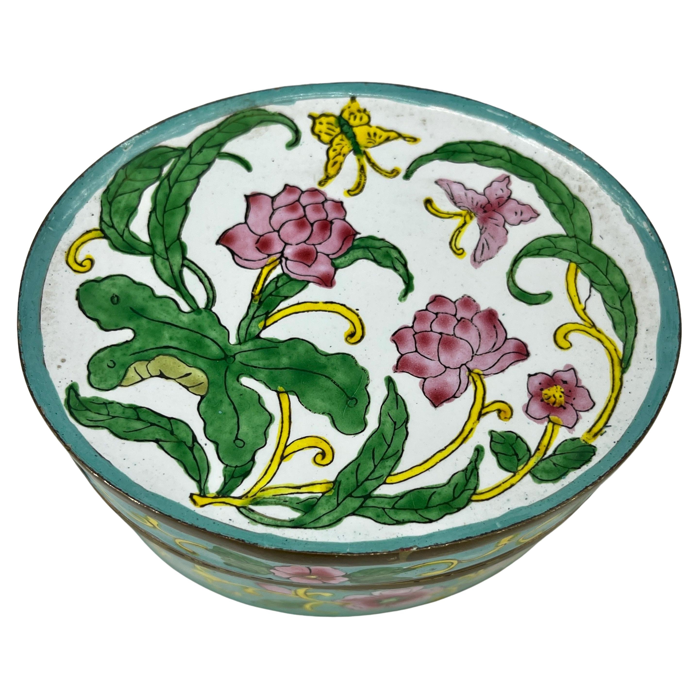 Oval Flower Decorated Cloisonné Enamel Jewelry Box, China, 1920's In Good Condition In Haddonfield, NJ
