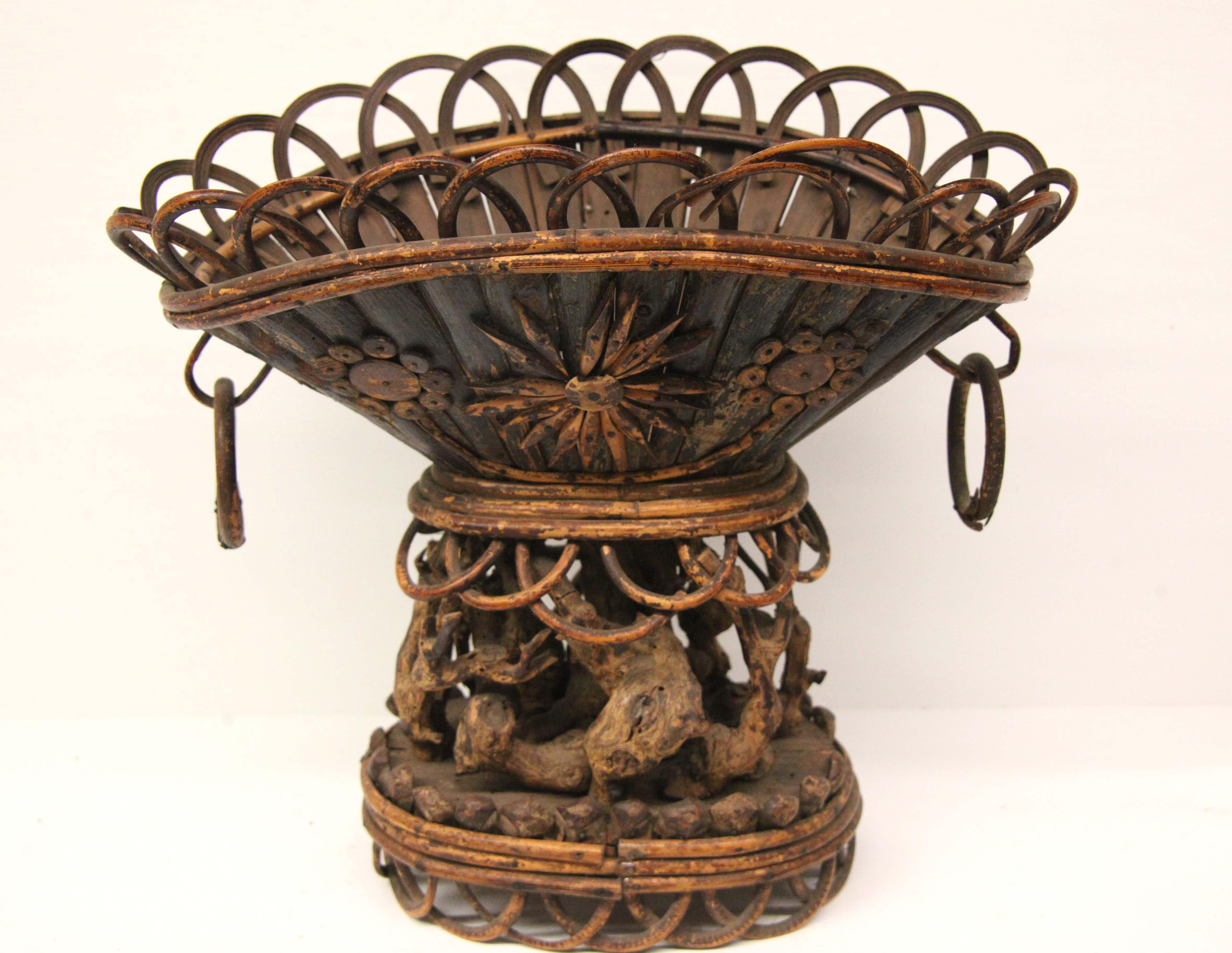 Oval Folk Art Basket Centerpiece In Good Condition For Sale In Wilson, NC