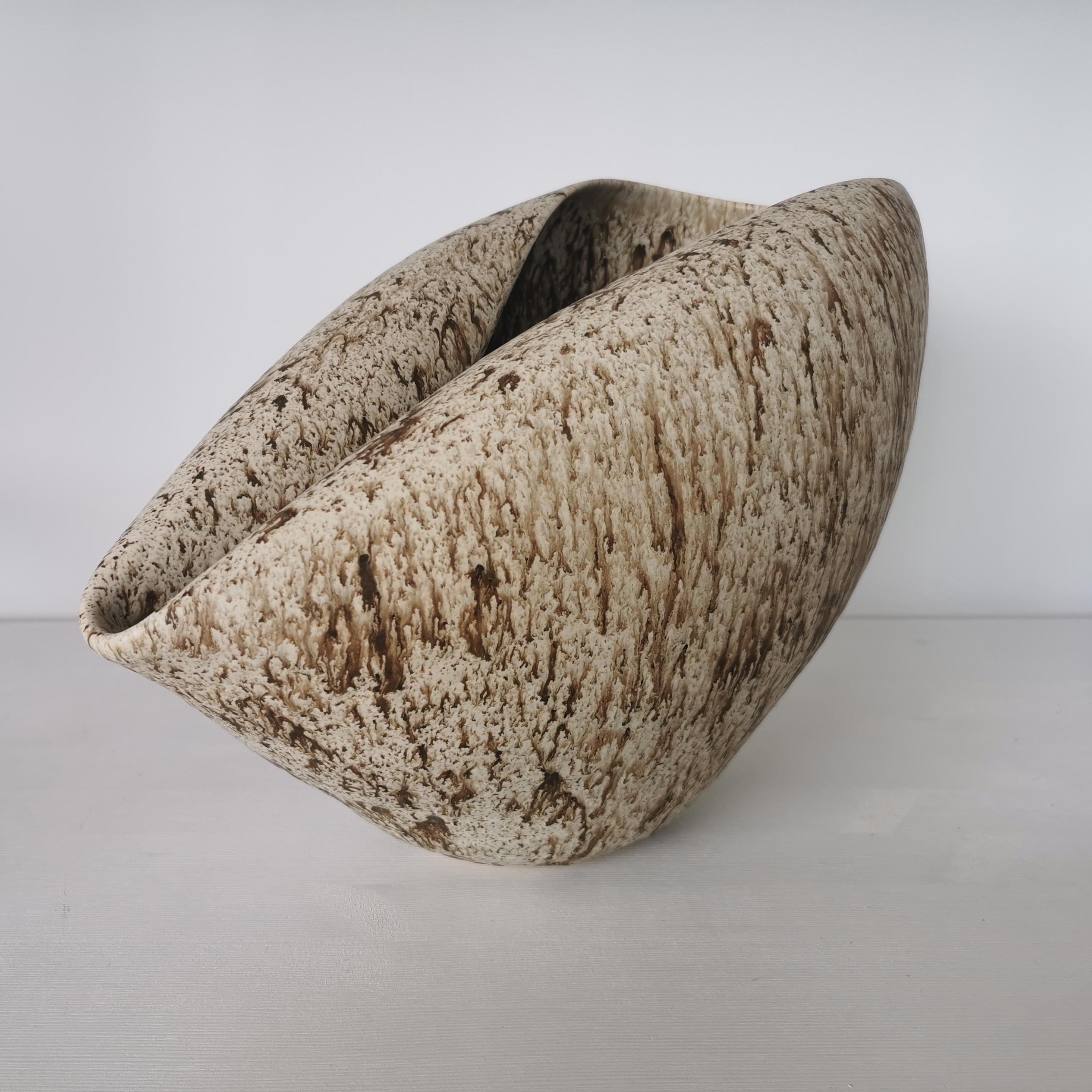 Oval Form with White and Brown Speckled Glaze, Vessel No.99, Ceramic Sculpture In New Condition For Sale In London, GB