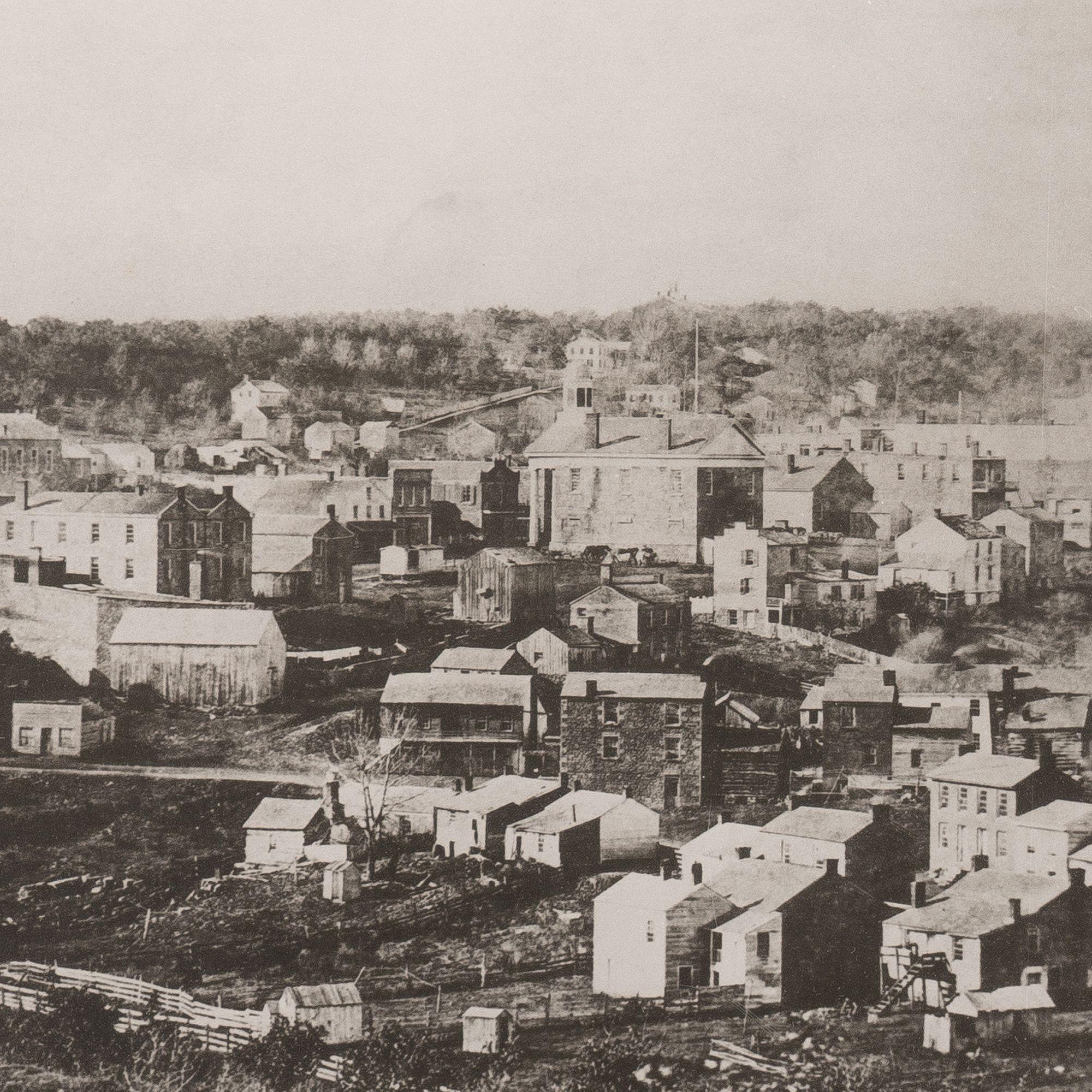 Ovale gerahmte Fotografie von Mineral Point, Wisconsin, ca. 1850-75 (amerikanisch) im Angebot
