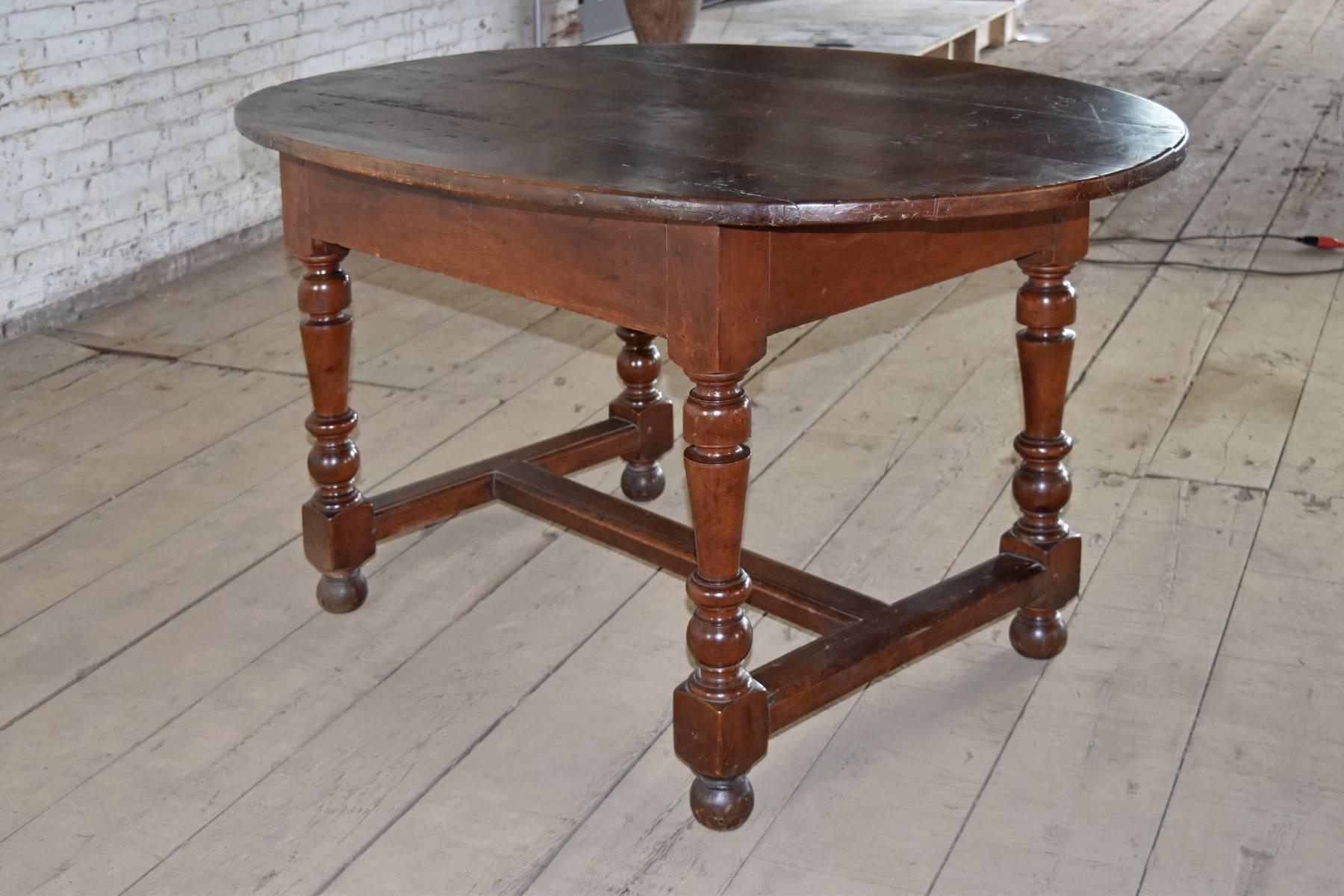 French Baroque Louis XIII Period 17th Century Oval Walnut Table In Good Condition For Sale In Troy, NY