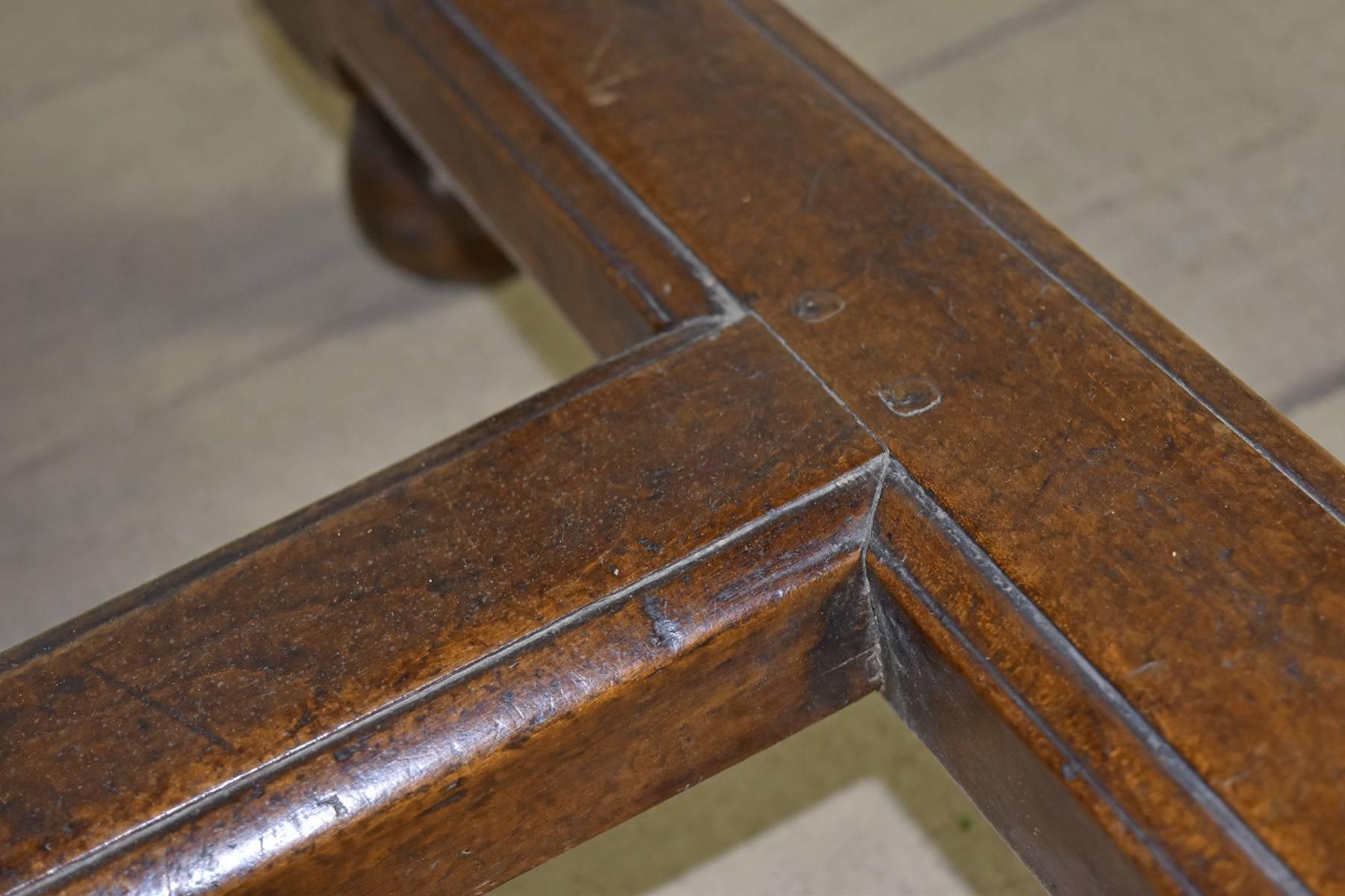 French Baroque Louis XIII Period 17th Century Oval Walnut Table For Sale 4