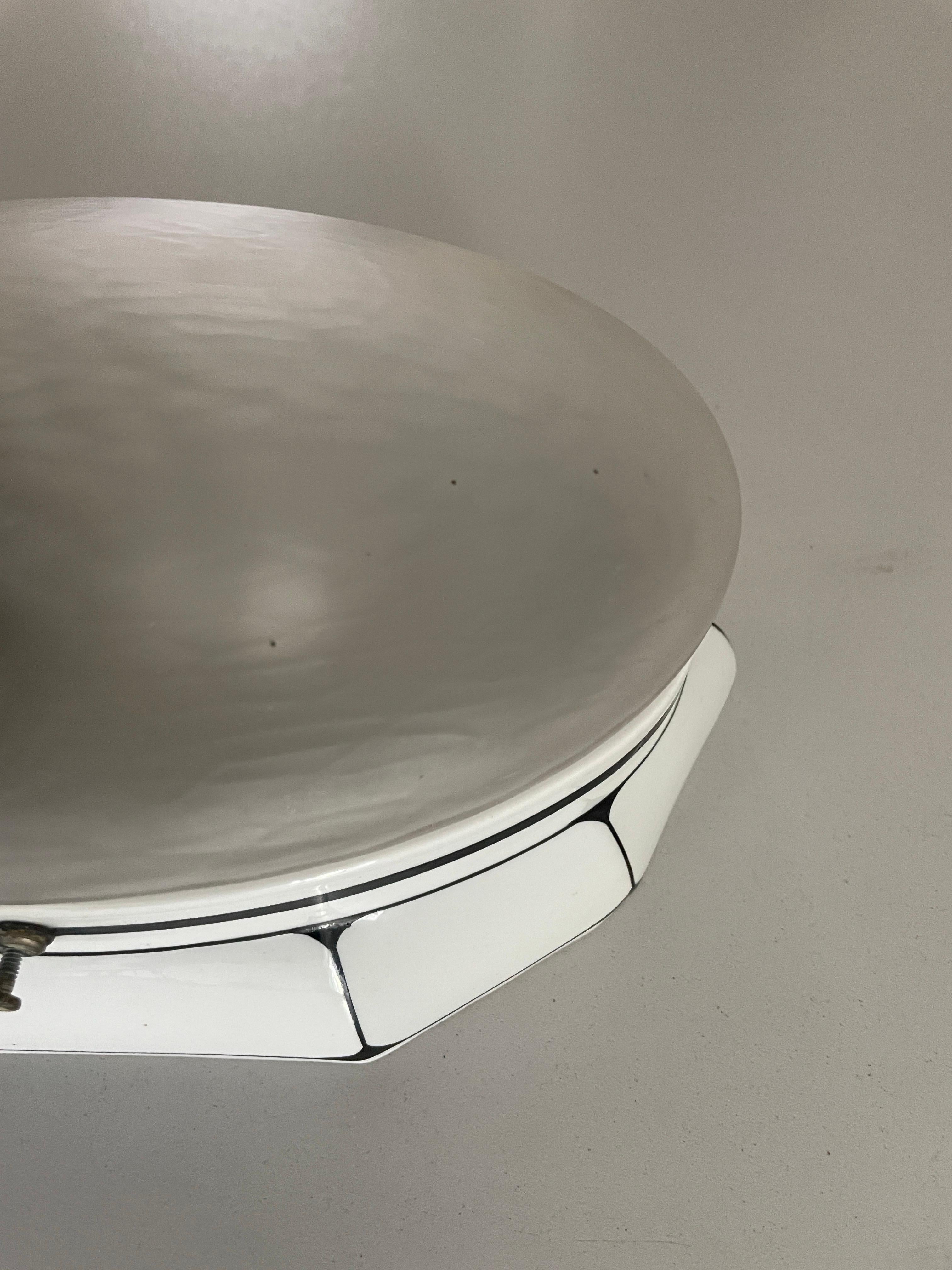 Ovale Wandlampe aus mattiertem Glas und schwarz-weißem Porzellan, 1930er Jahre, Deutschland im Angebot 5