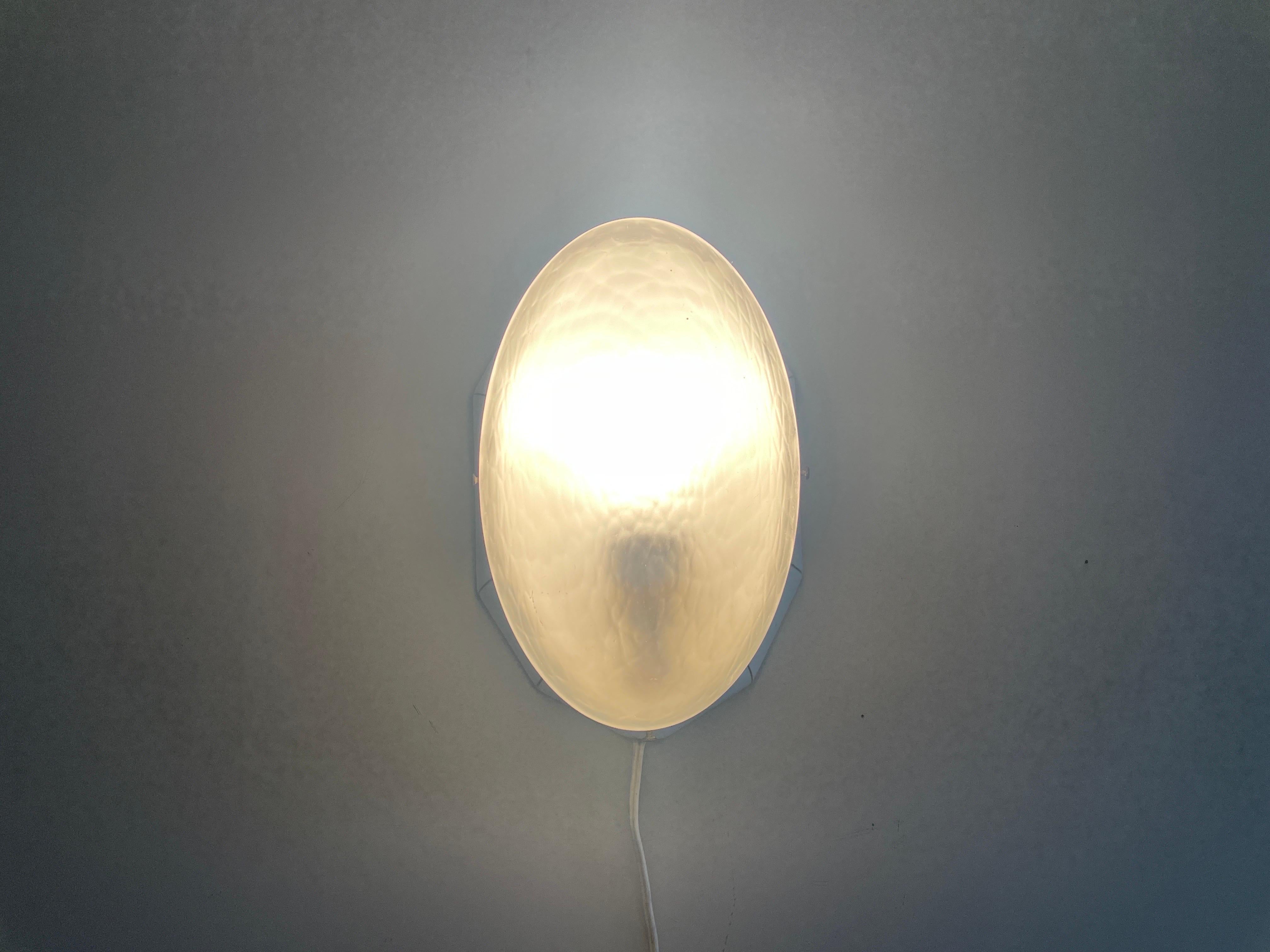 Ovale Wandlampe aus mattiertem Glas und schwarz-weißem Porzellan, 1930er Jahre, Deutschland im Angebot 11