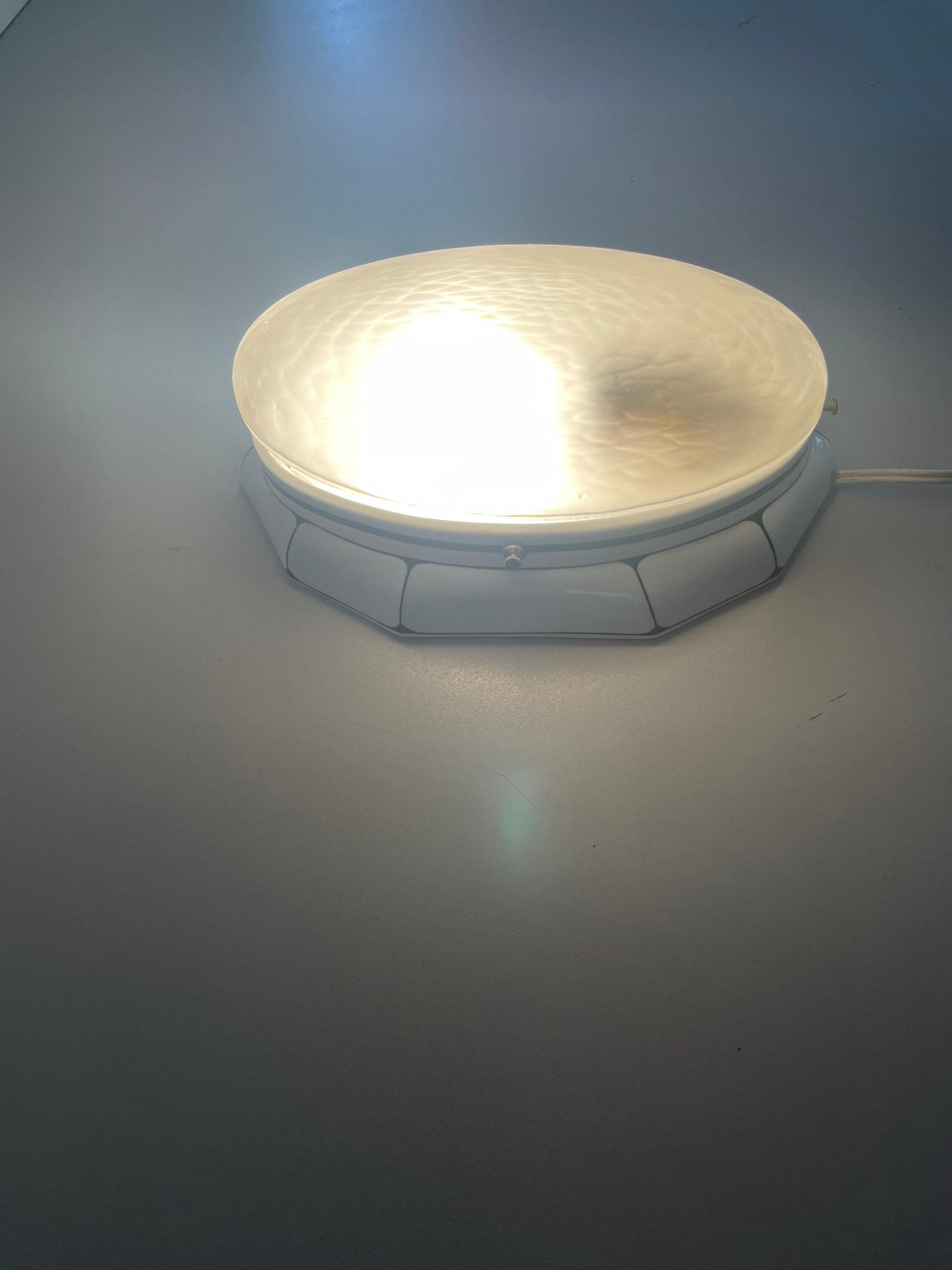 Ovale Wandlampe aus mattiertem Glas und schwarz-weißem Porzellan, 1930er Jahre, Deutschland im Angebot 12