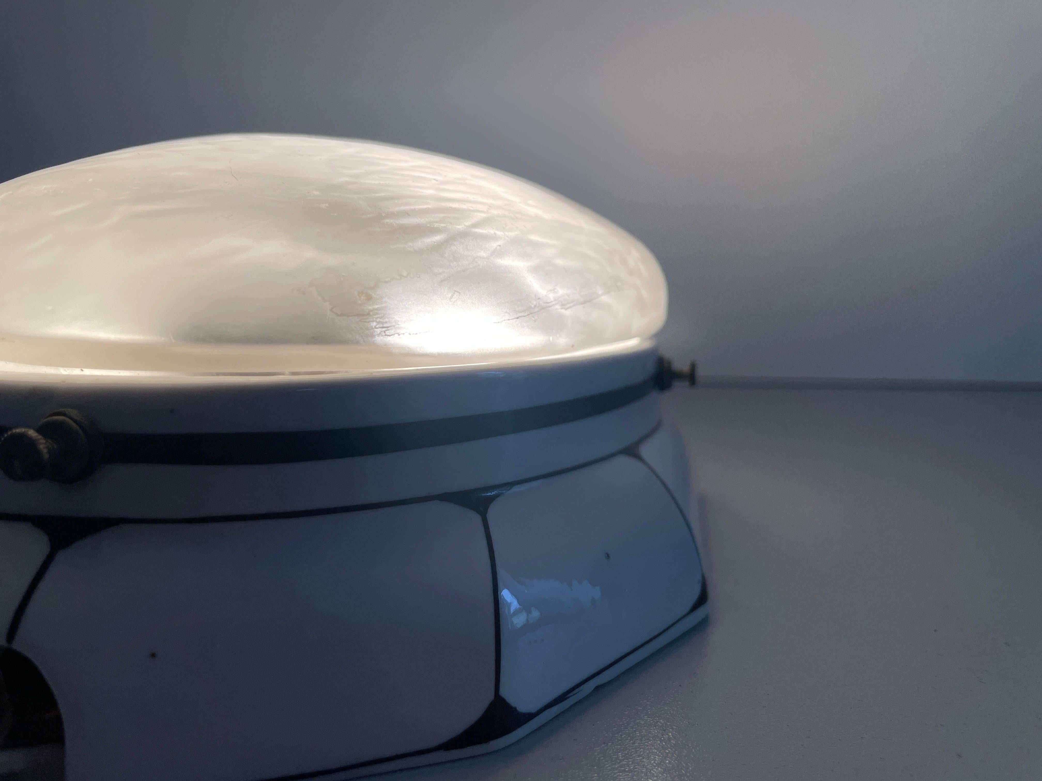 Ovale Wandlampe aus mattiertem Glas und schwarz-weißem Porzellan, 1930er Jahre, Deutschland im Angebot 14