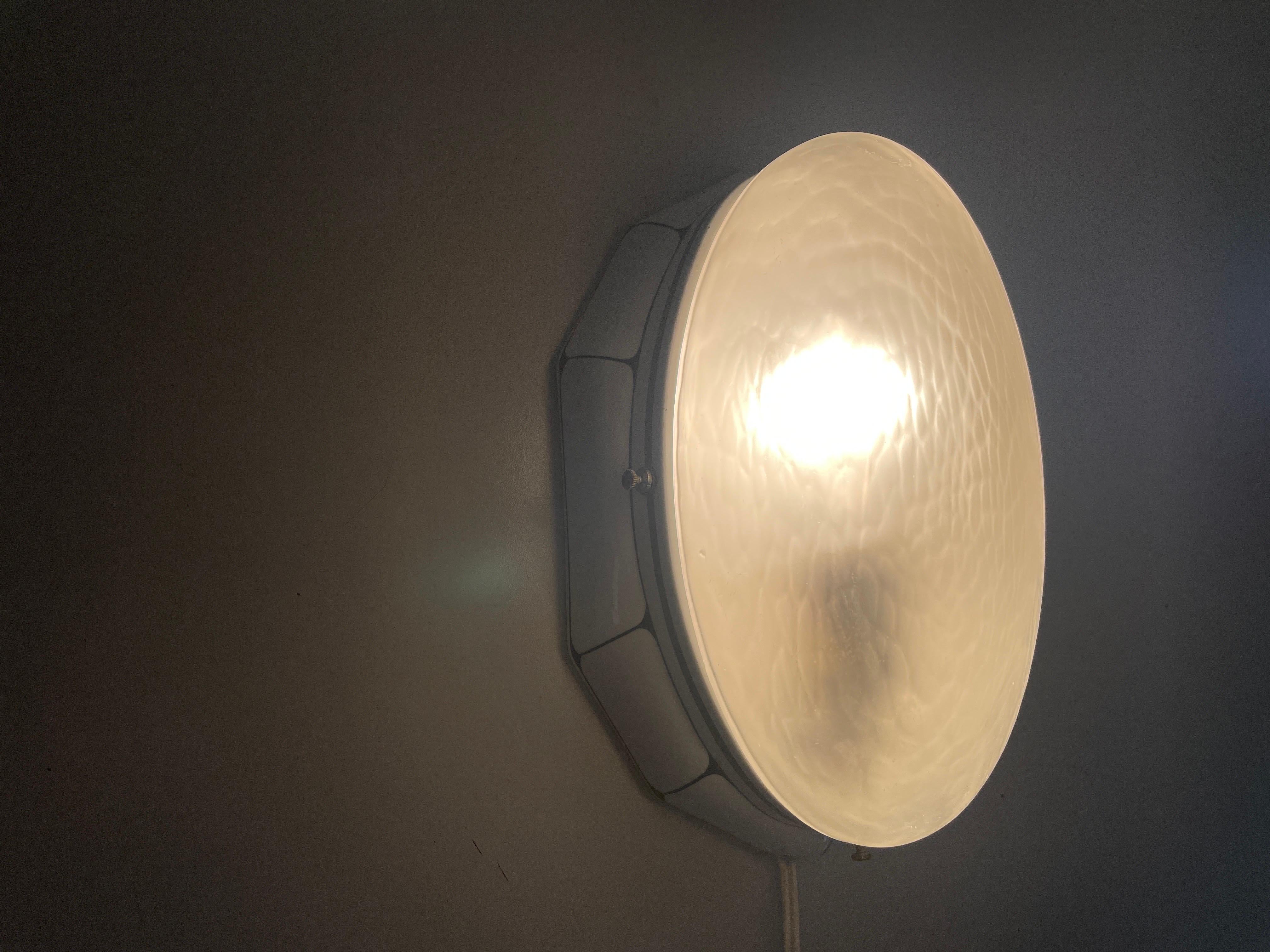 Ovale Wandlampe aus mattiertem Glas und schwarz-weißem Porzellan, 1930er Jahre, Deutschland im Angebot 15