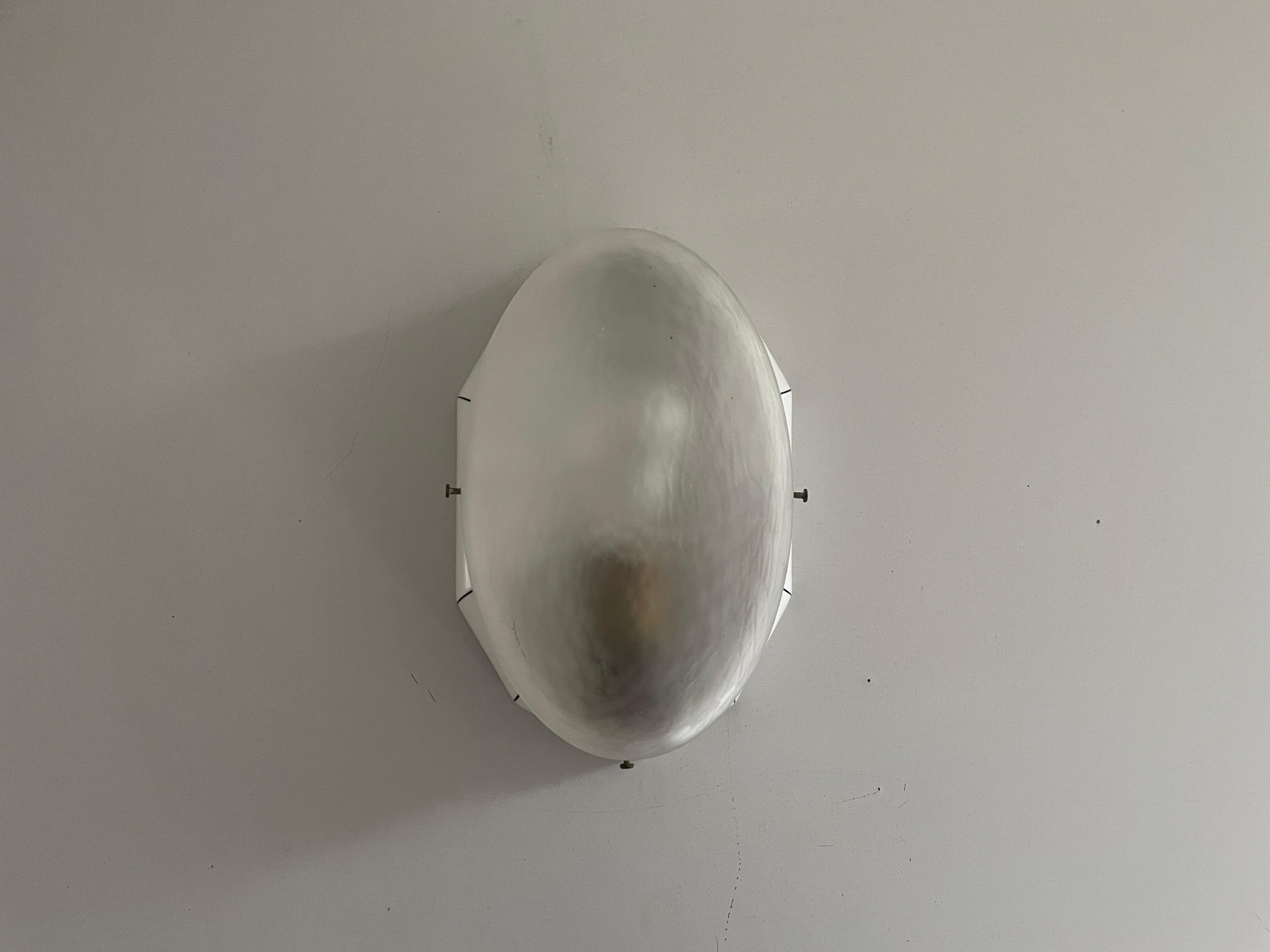 Ovale Wandlampe aus mattiertem Glas und schwarz-weißem Porzellan, 1930er Jahre, Deutschland (Mitte des 20. Jahrhunderts) im Angebot